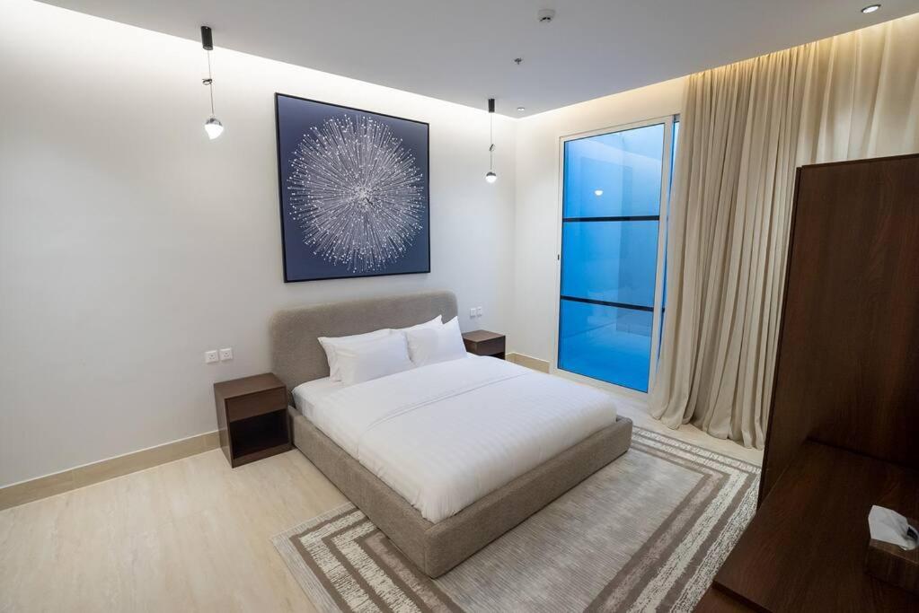 Elegant 3BR Apartment near Boulevard NZL113