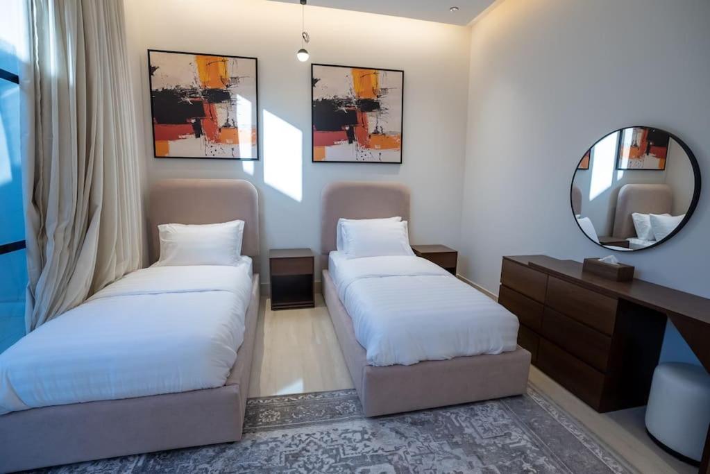 Elegant 3BR Apartment near Boulevard NZL113