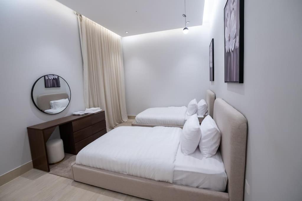 Elegant 3BR Apartment near Boulevard NZL113