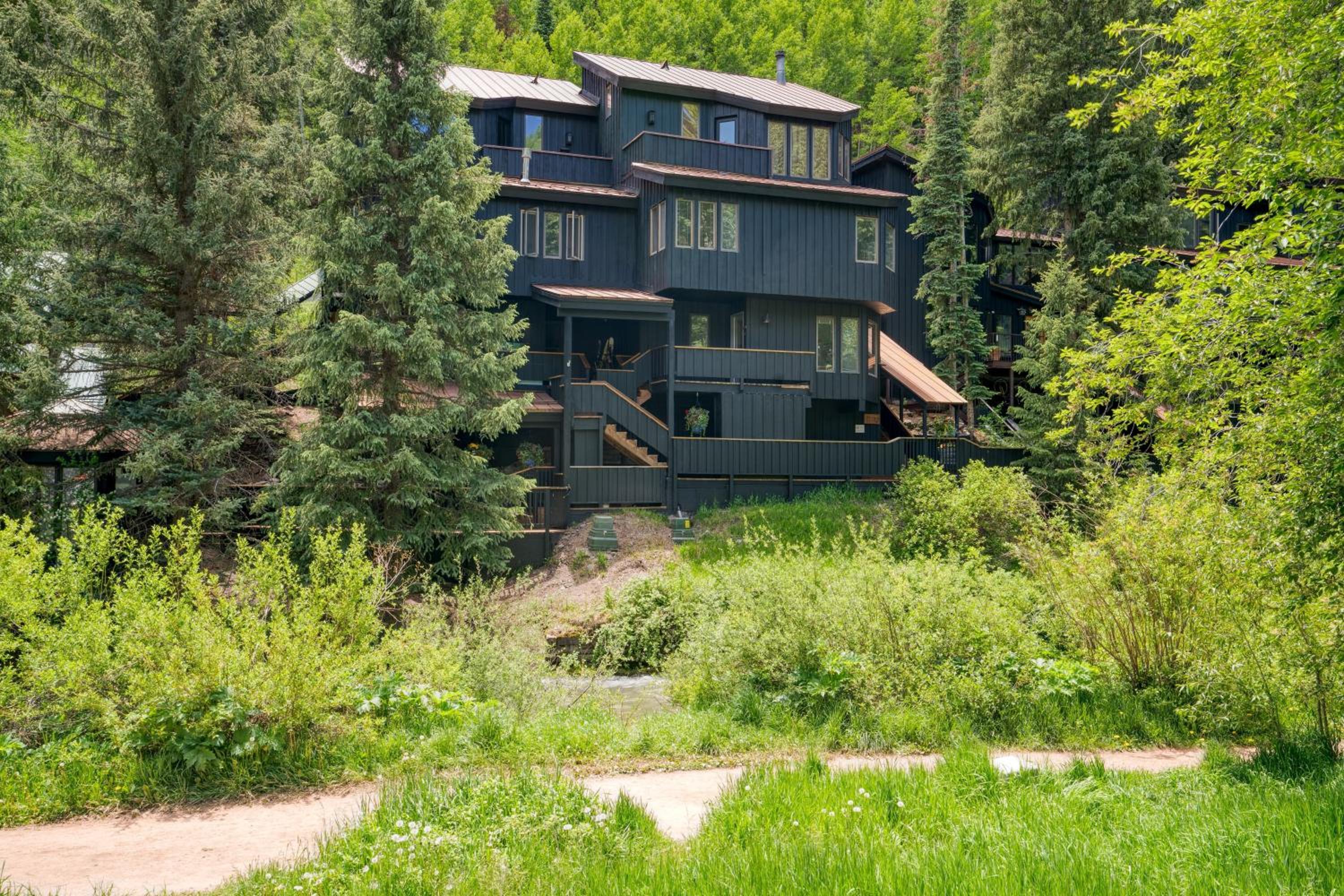 Manitou Riverhouse 115 by AvantStay