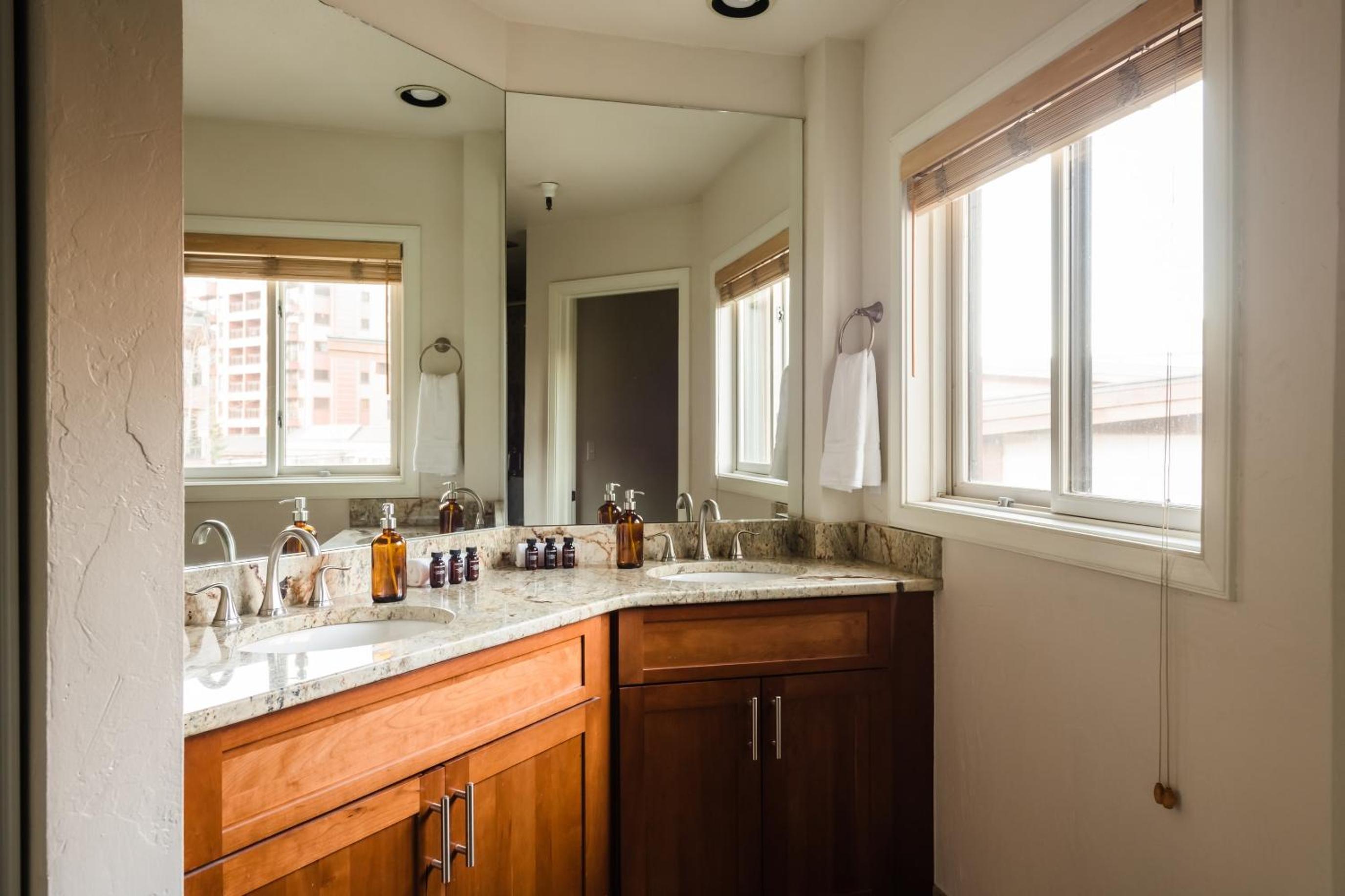 Rocker by AvantStay Gorgeous Ski-In Ski-Out Cabin in Heart of Breck