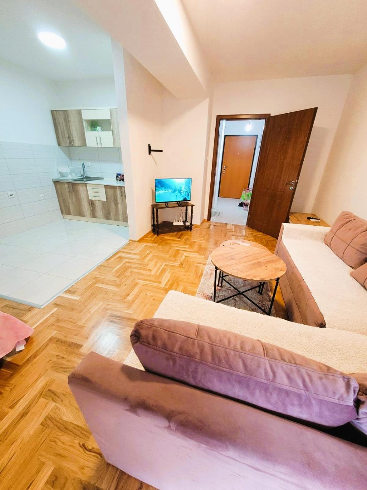 Strumica Studio Apartment Near the City Park -Late check in available-