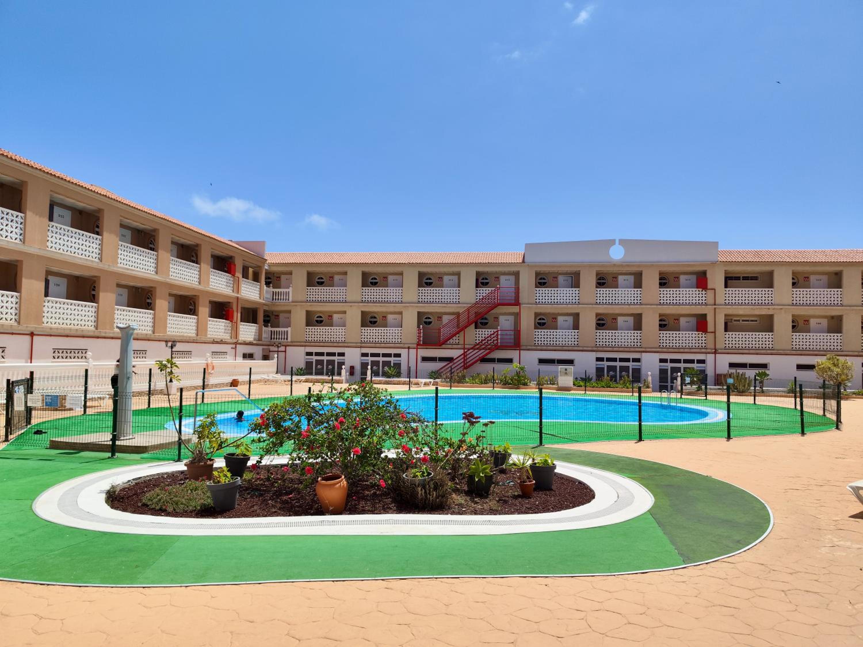 Encantador Estudio con Terraza Privada y Espectaculares Vistas al Mar en Costa del Silencio, Cerca de Los Cristianos view 3
