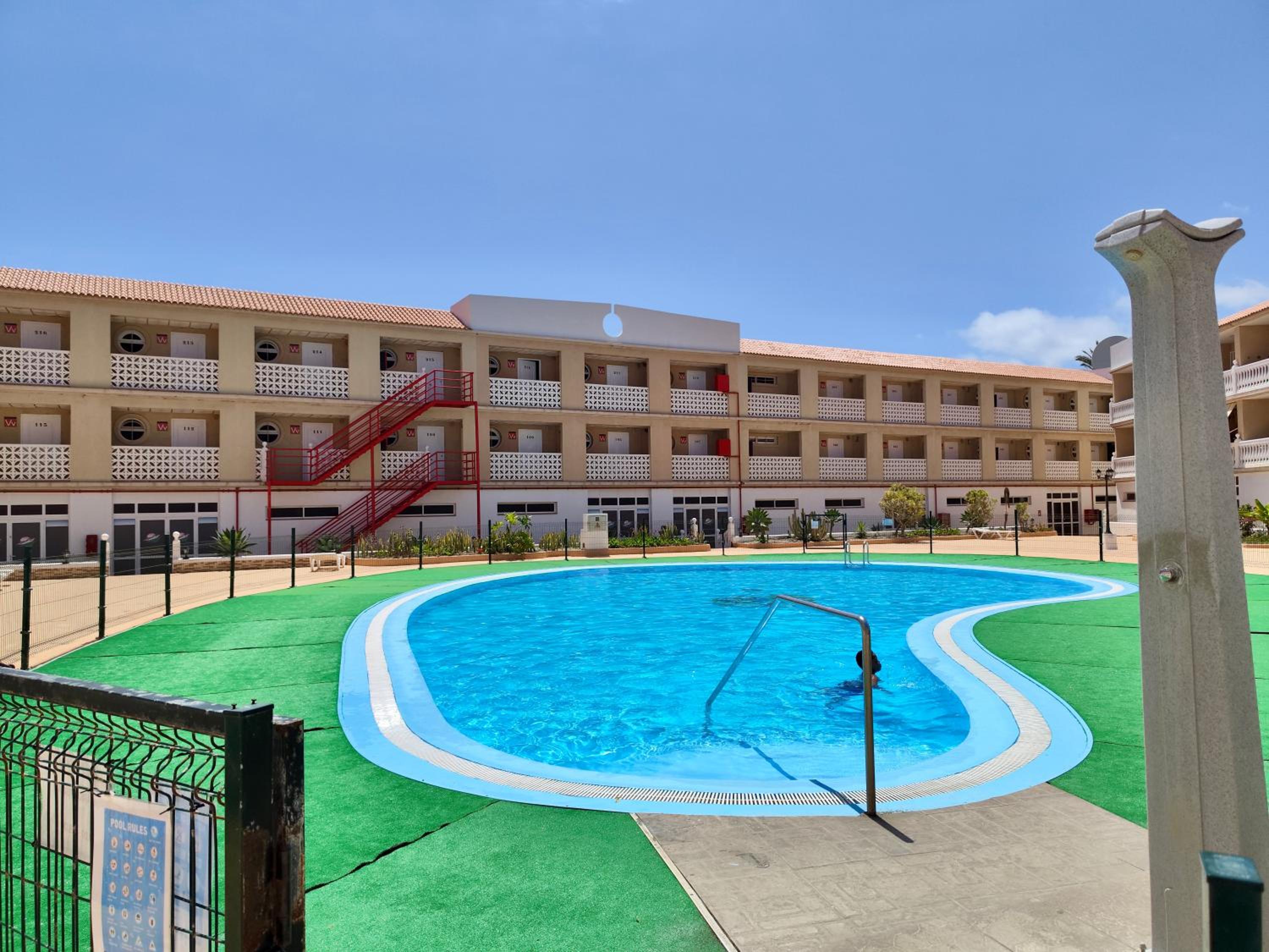 Encantador Estudio con Terraza Privada y Espectaculares Vistas al Mar en Costa del Silencio, Cerca de Los Cristianos view 2