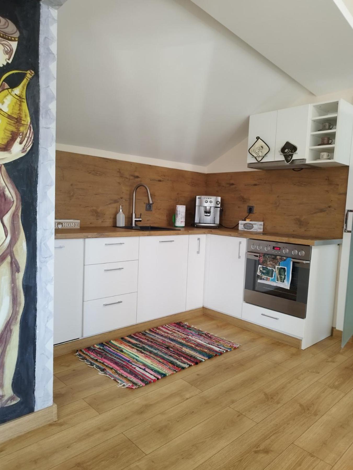 Artistic Loft Panoramic View Top Center