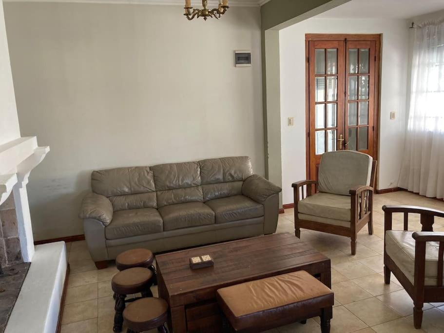 Casa con piscina para 8 personas view 3