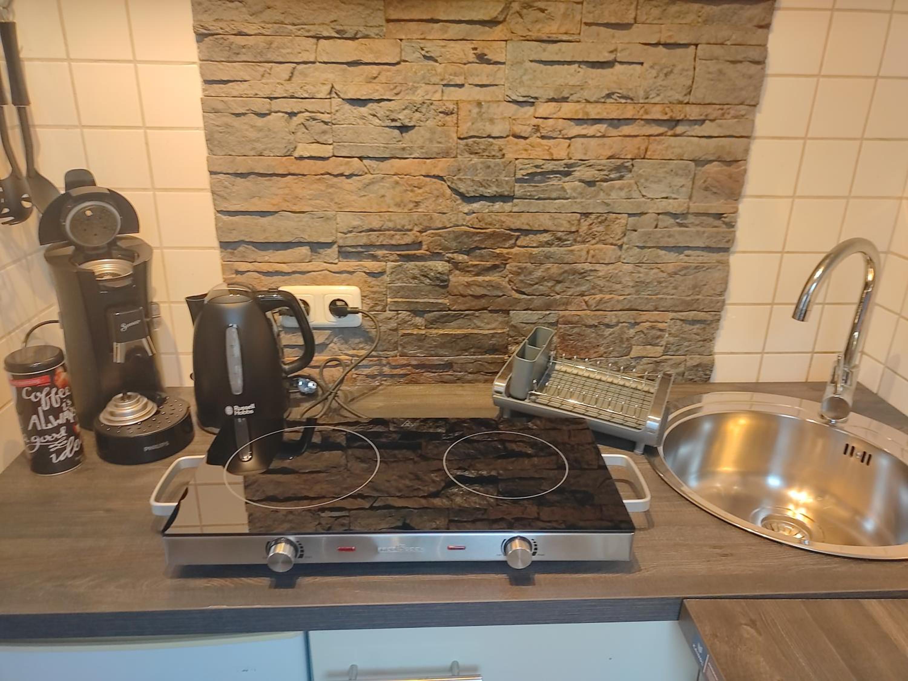 Kleines Apartment in Frankfurt mit eigenem Stellplatz in Messenähe