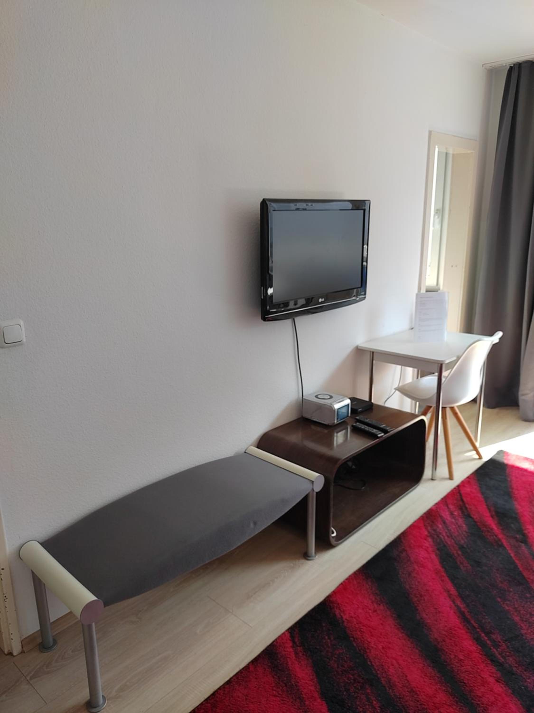 Kleines Apartment in Frankfurt mit eigenem Stellplatz in Messenähe