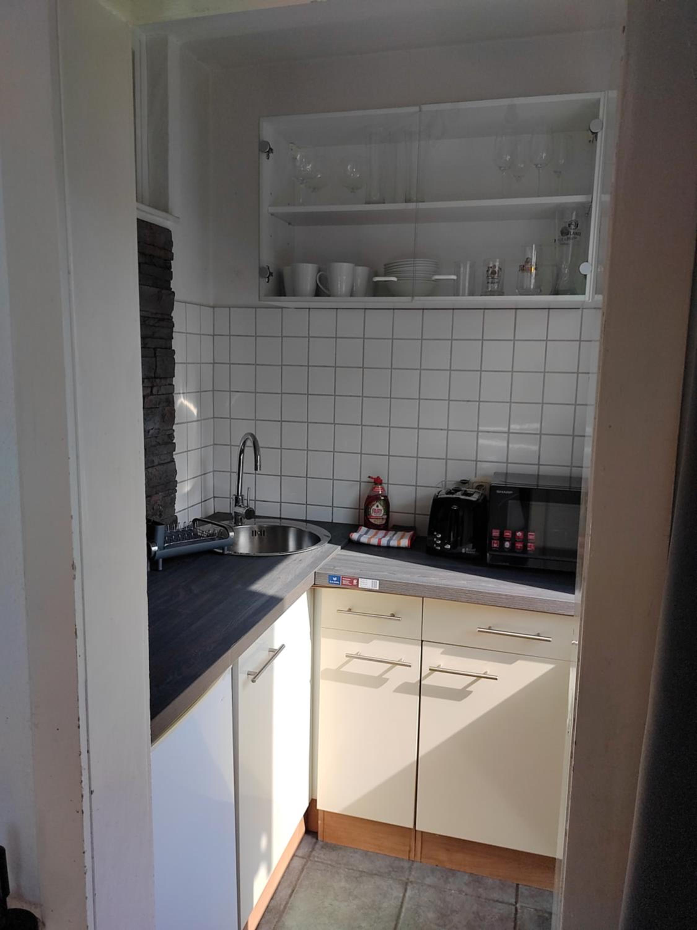 Kleines Apartment in Frankfurt mit eigenem Stellplatz in Messenähe