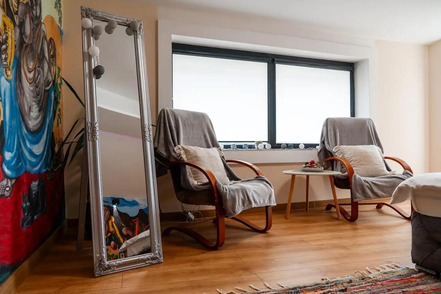 Artistic Loft Panoramic View Top Center