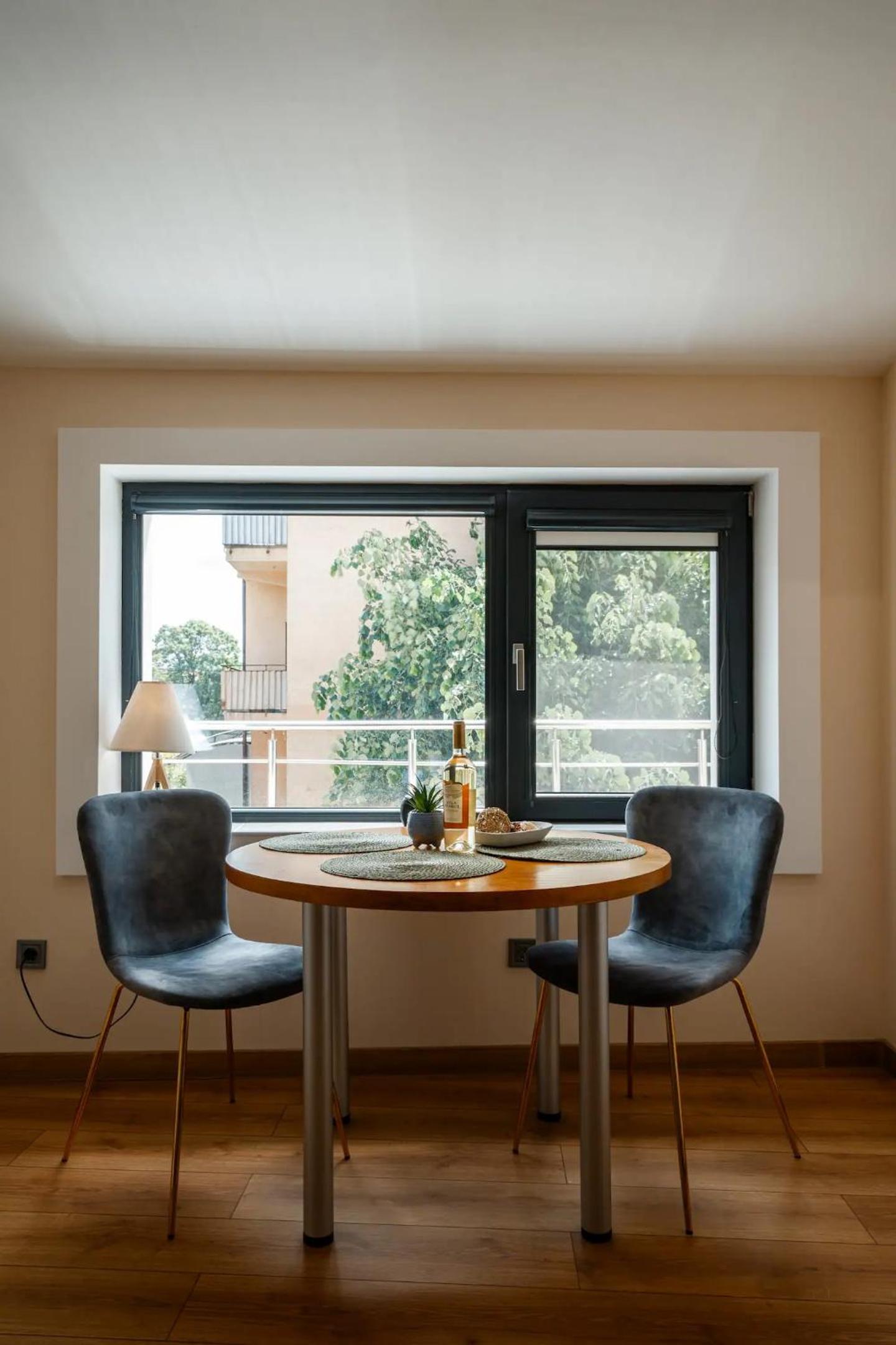 Artistic Loft Panoramic View Top Center