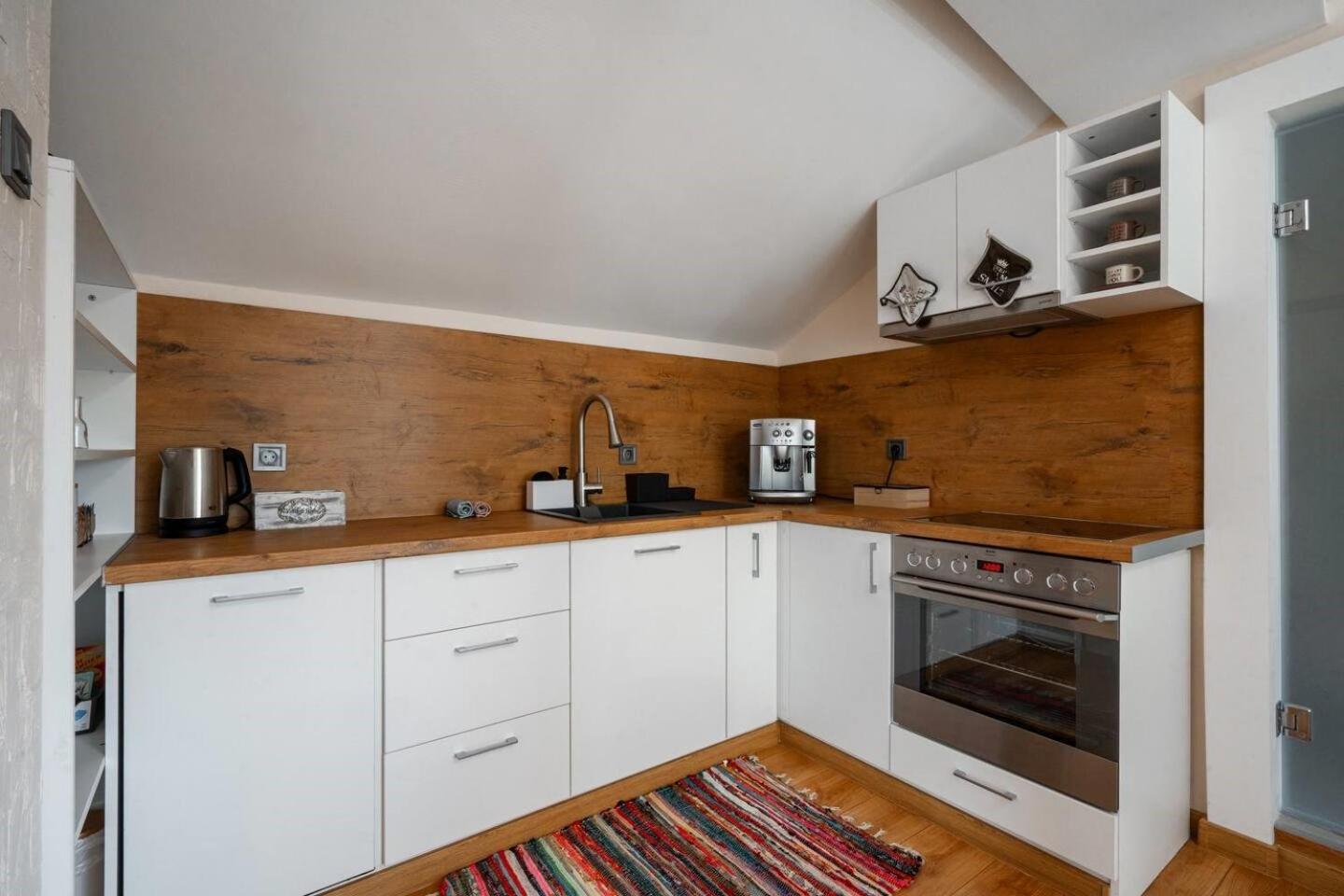 Artistic Loft Panoramic View Top Center