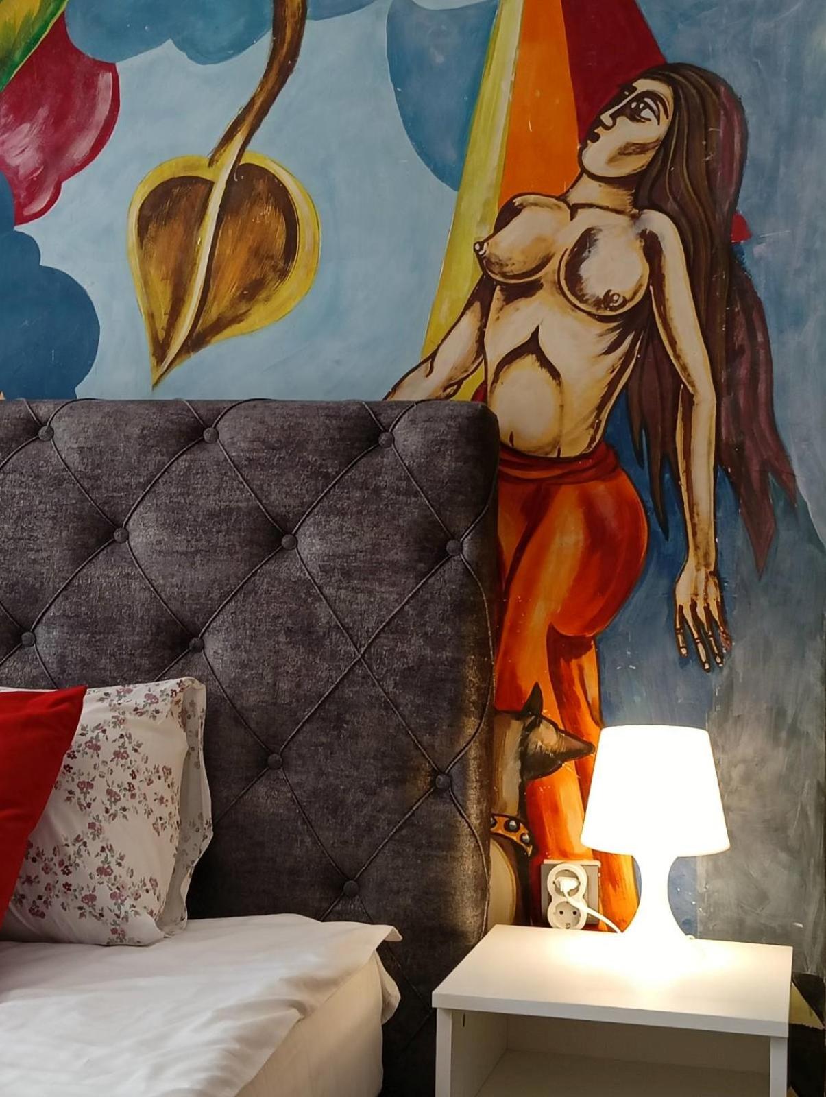 Artistic Loft Panoramic View Top Center