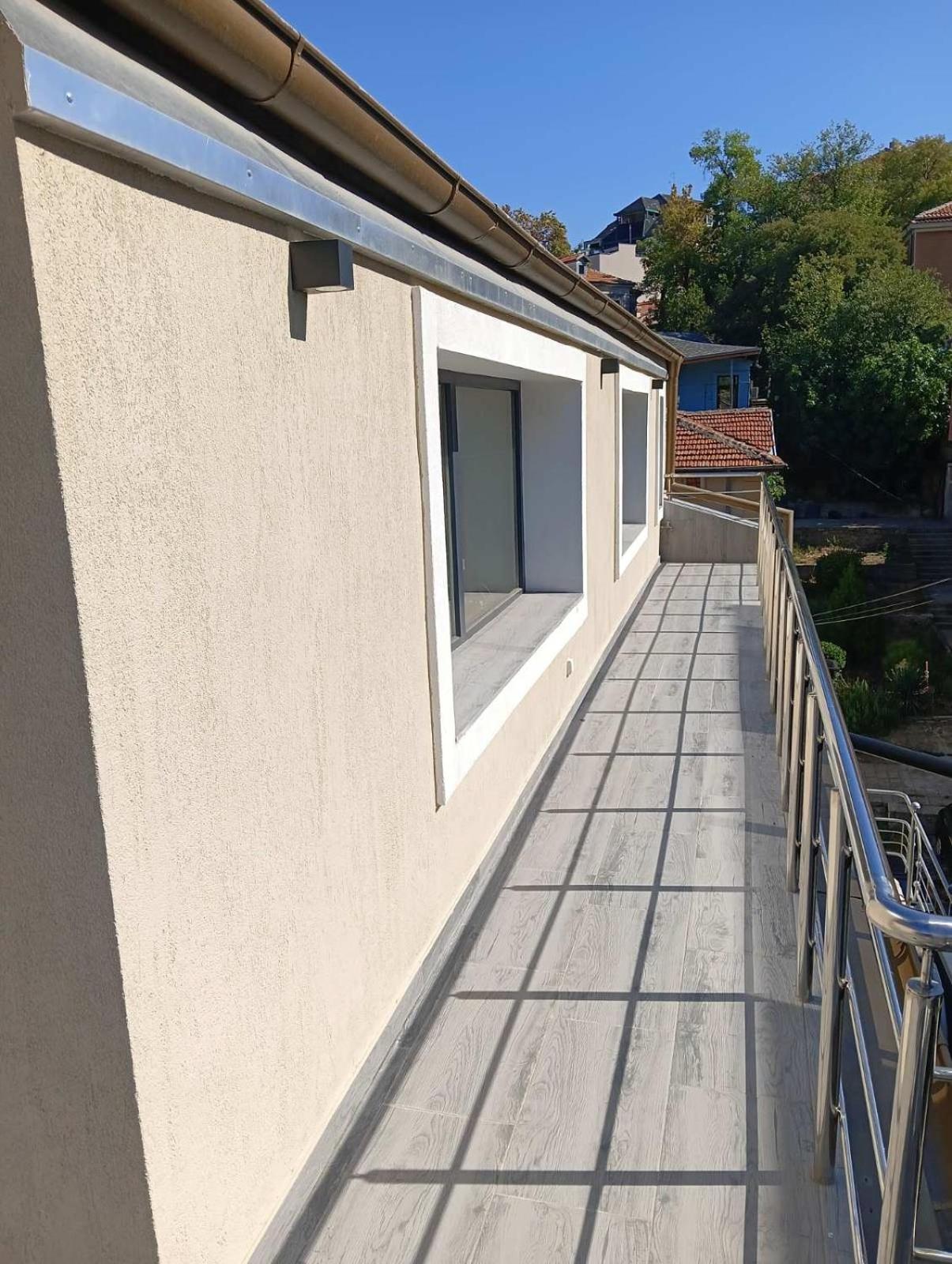 Artistic Loft Panoramic View Top Center