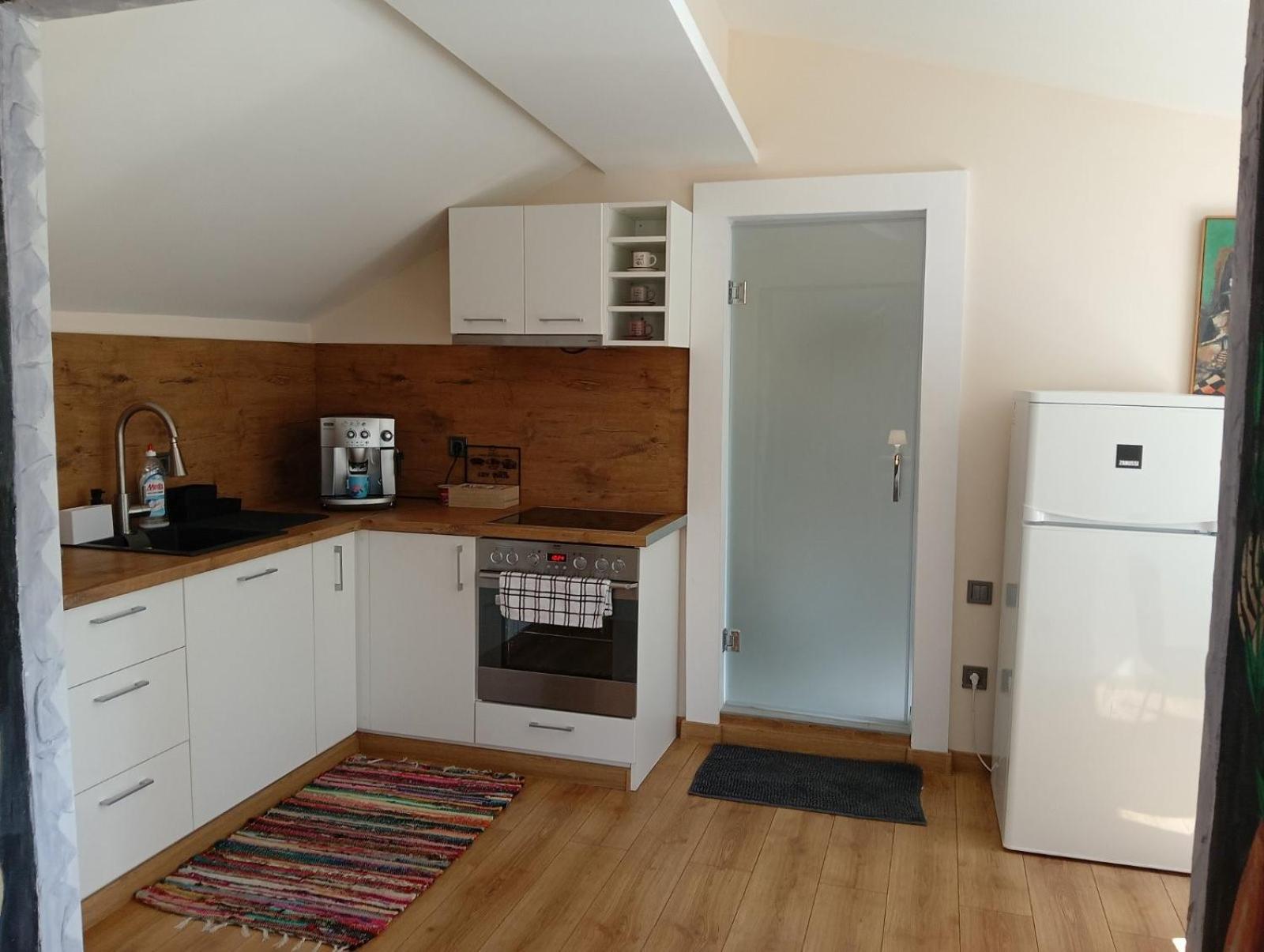 Artistic Loft Panoramic View Top Center