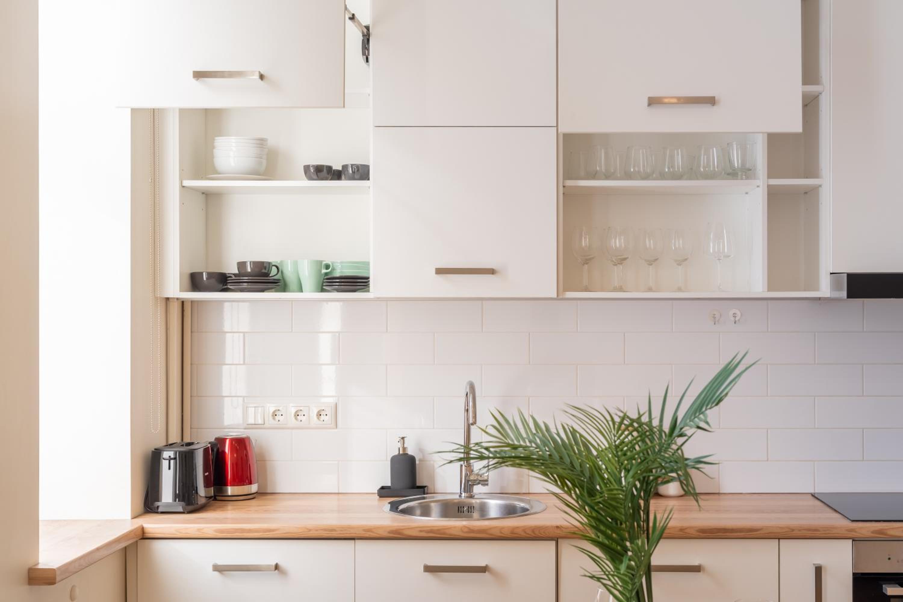 Bright 3-Bedroom Apartment with Free Parking - Barona Street view 3