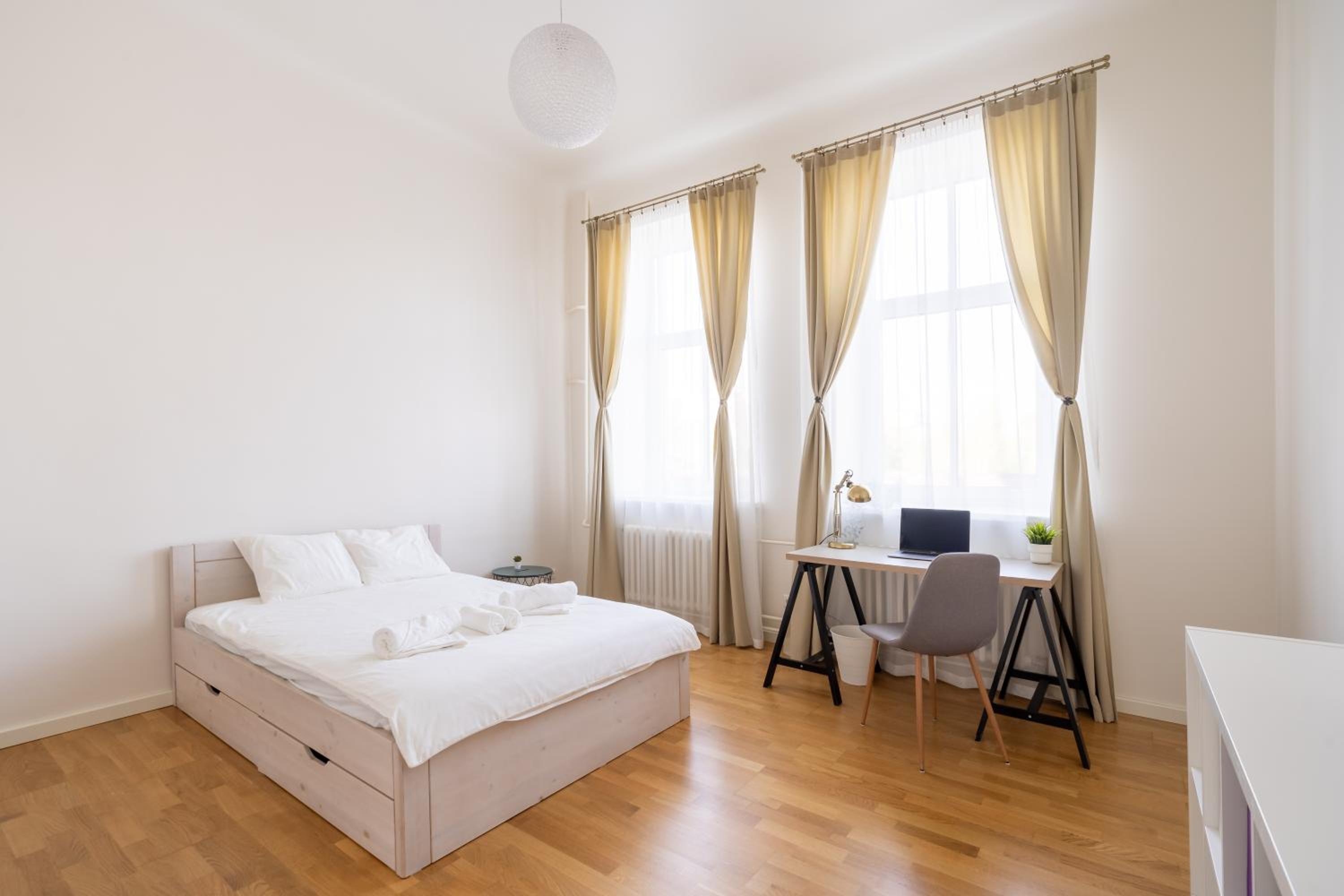 Bright 3-Bedroom Apartment with Free Parking - Barona Street view 5