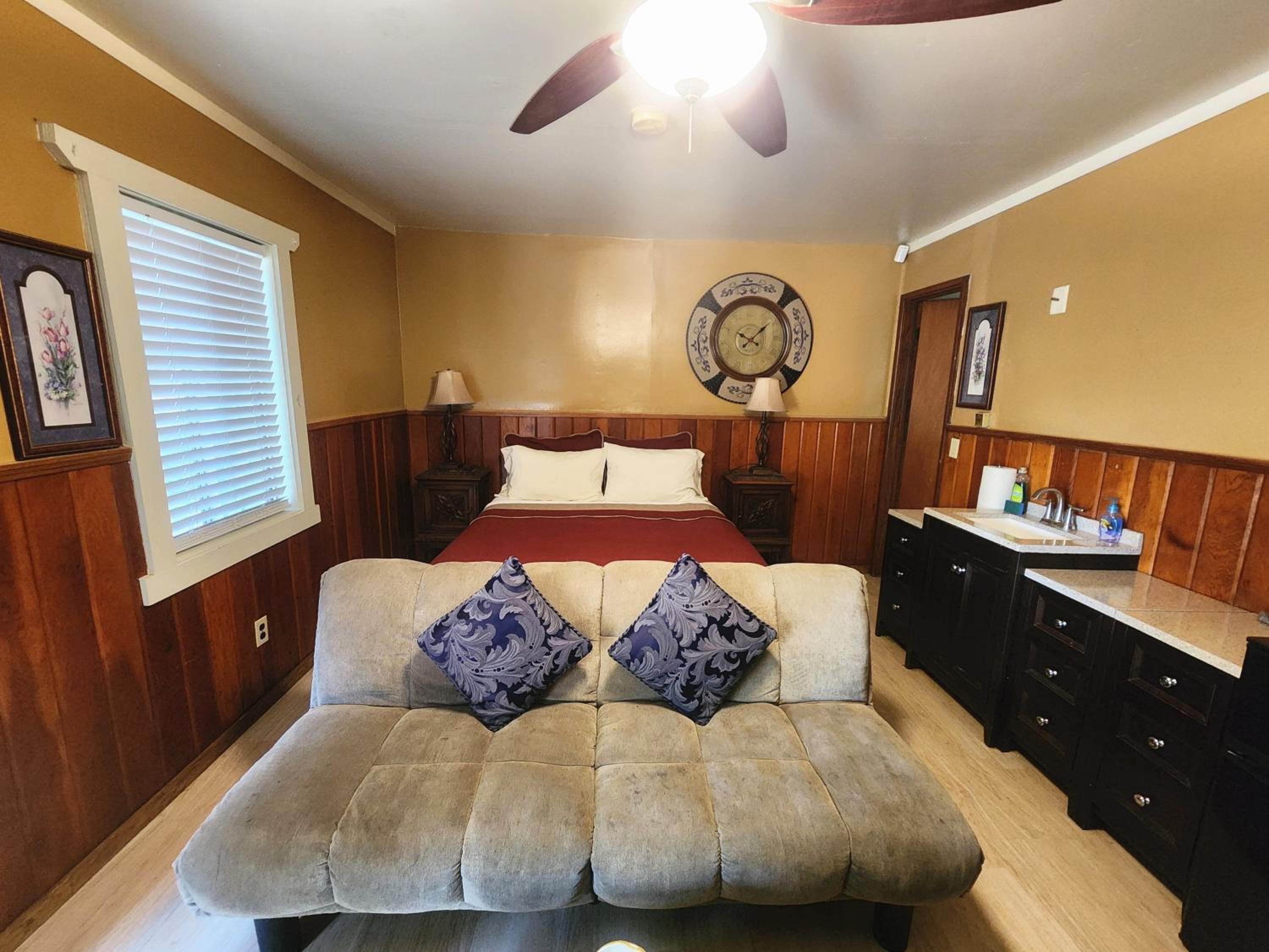 Creek Runner's Lodge Pet-friendly view 3