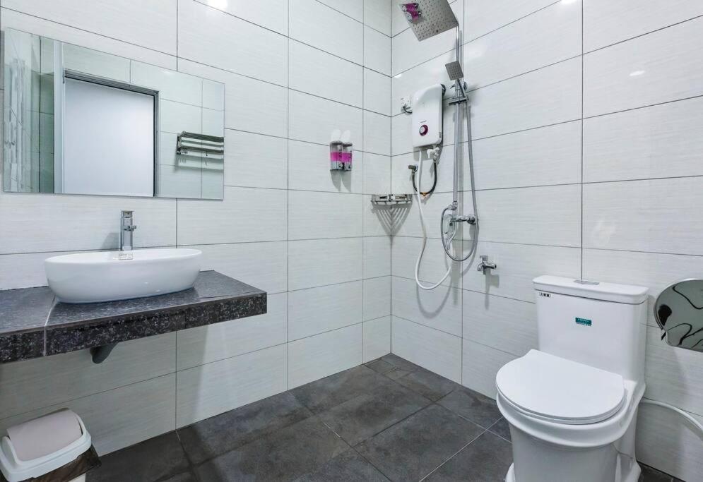 668HomestayTmn Sentosa大丰 17Pax Near Mid Valley