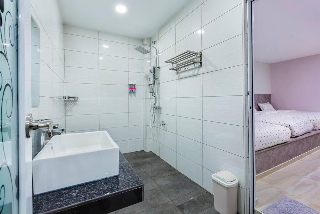 668HomestayTmn Sentosa大丰 17Pax Near Mid Valley
