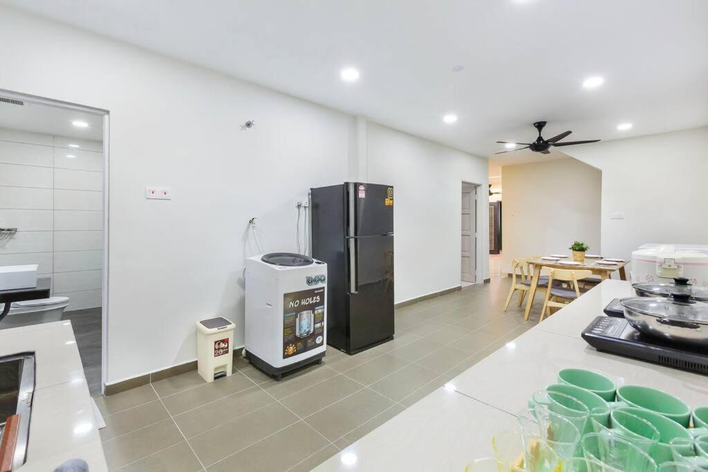 668HomestayTmn Sentosa大丰 17Pax Near Mid Valley