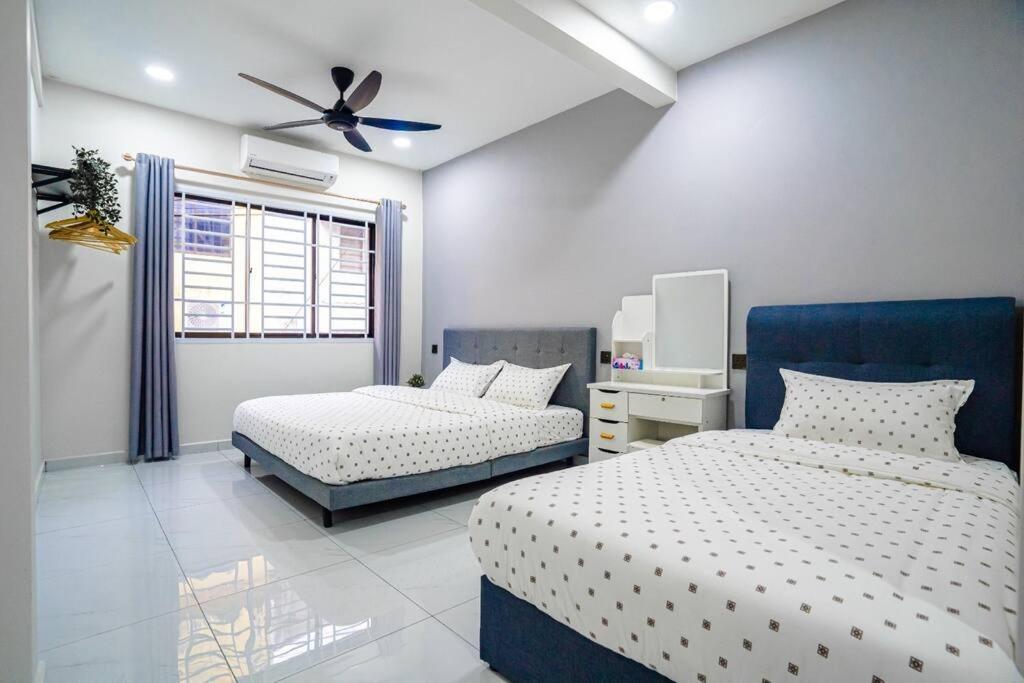 668HomestayTmn Sentosa大丰18Pax Near Mid Valley