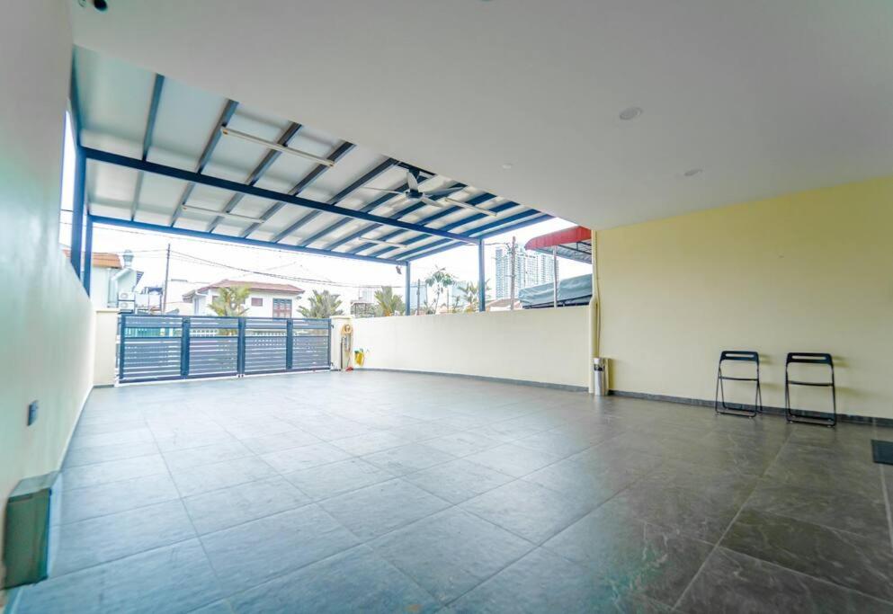 668HomestayTmn Sentosa大丰18Pax Near Mid Valley