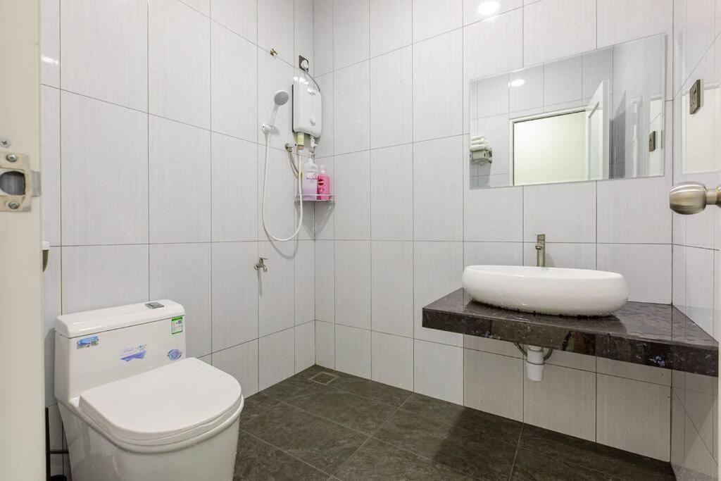 668HomestayTmn Sentosa大丰18Pax Near Mid Valley