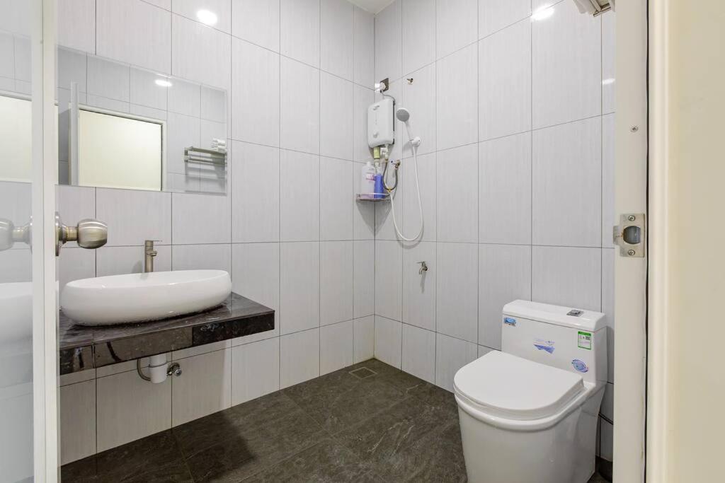 668HomestayTmn Sentosa大丰18Pax Near Mid Valley