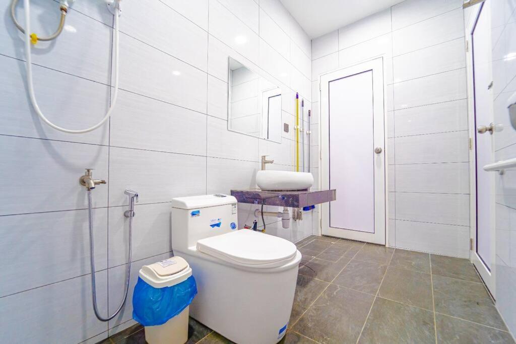 668HomestayTmn Sentosa大丰18Pax Near Mid Valley