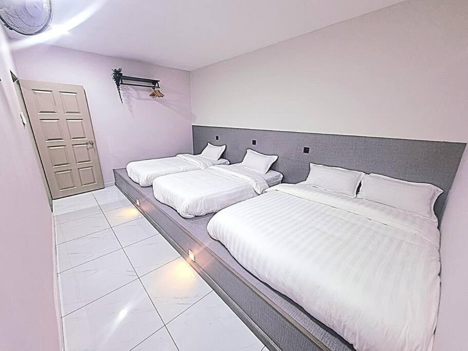 668HomestayTmn Sentosa大丰18Pax Near Mid Valley