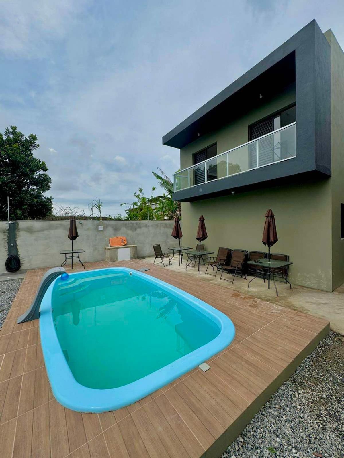 Apto com piscina perto da praia!