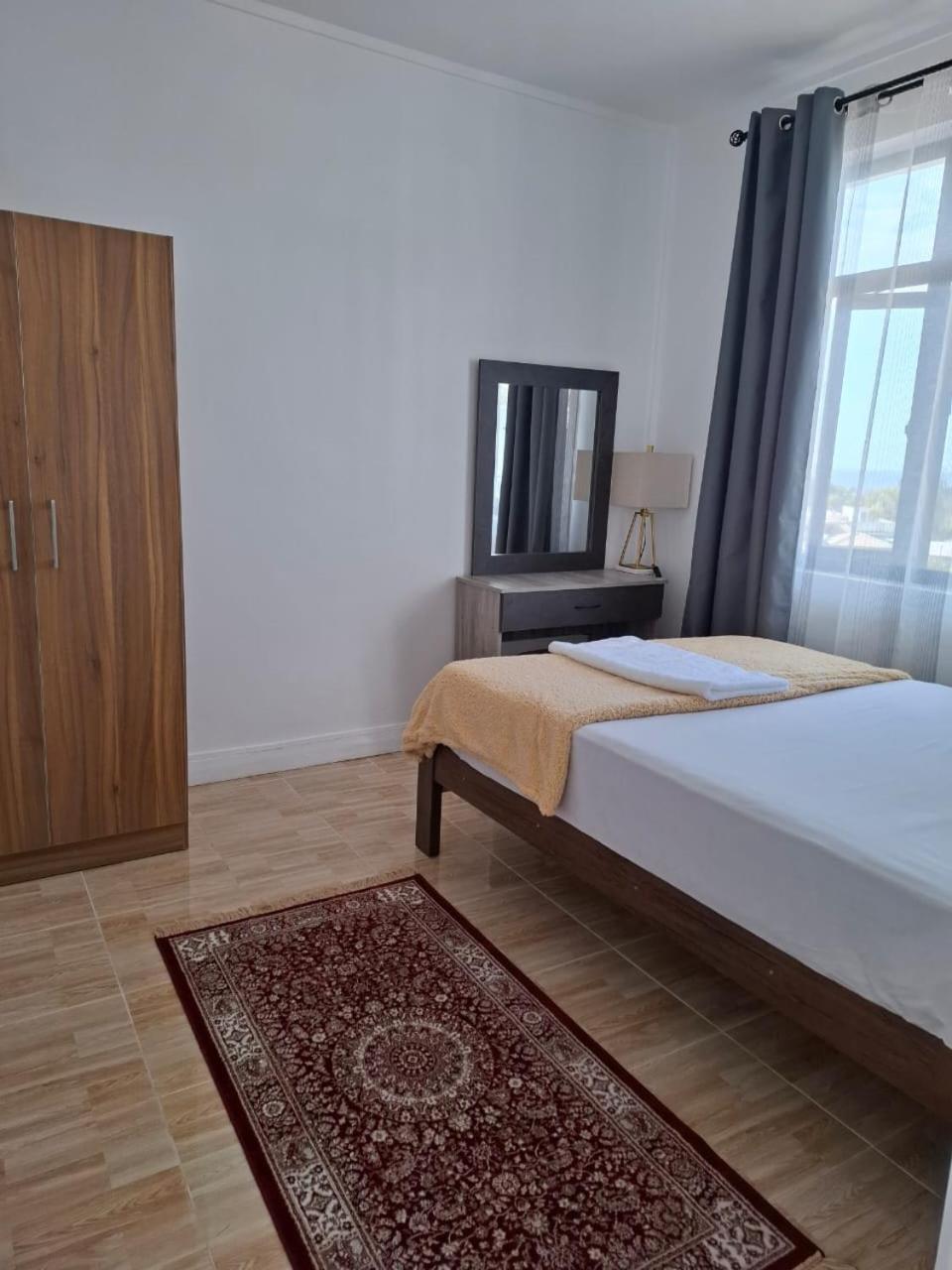 Beach house apartment with pool view 4