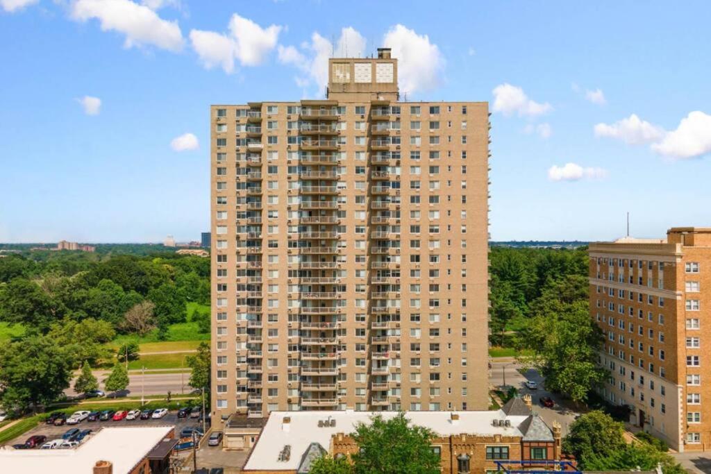 St Louis Gem Cozy 1BR with Balcony & Top Amenities