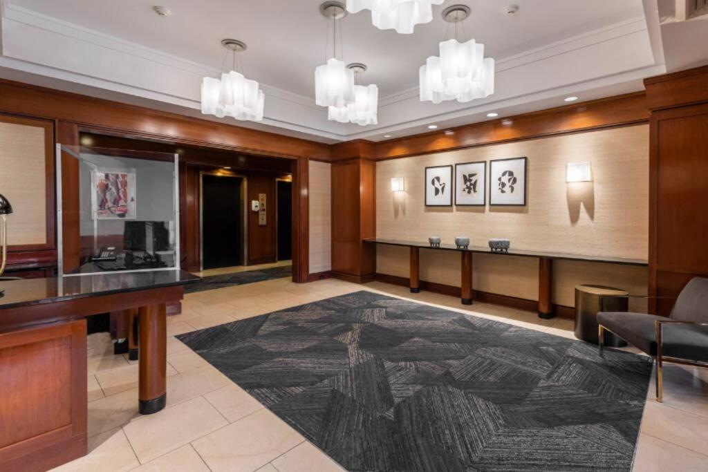 Discover St Louis Modern 3BR with Top Amenities view 2