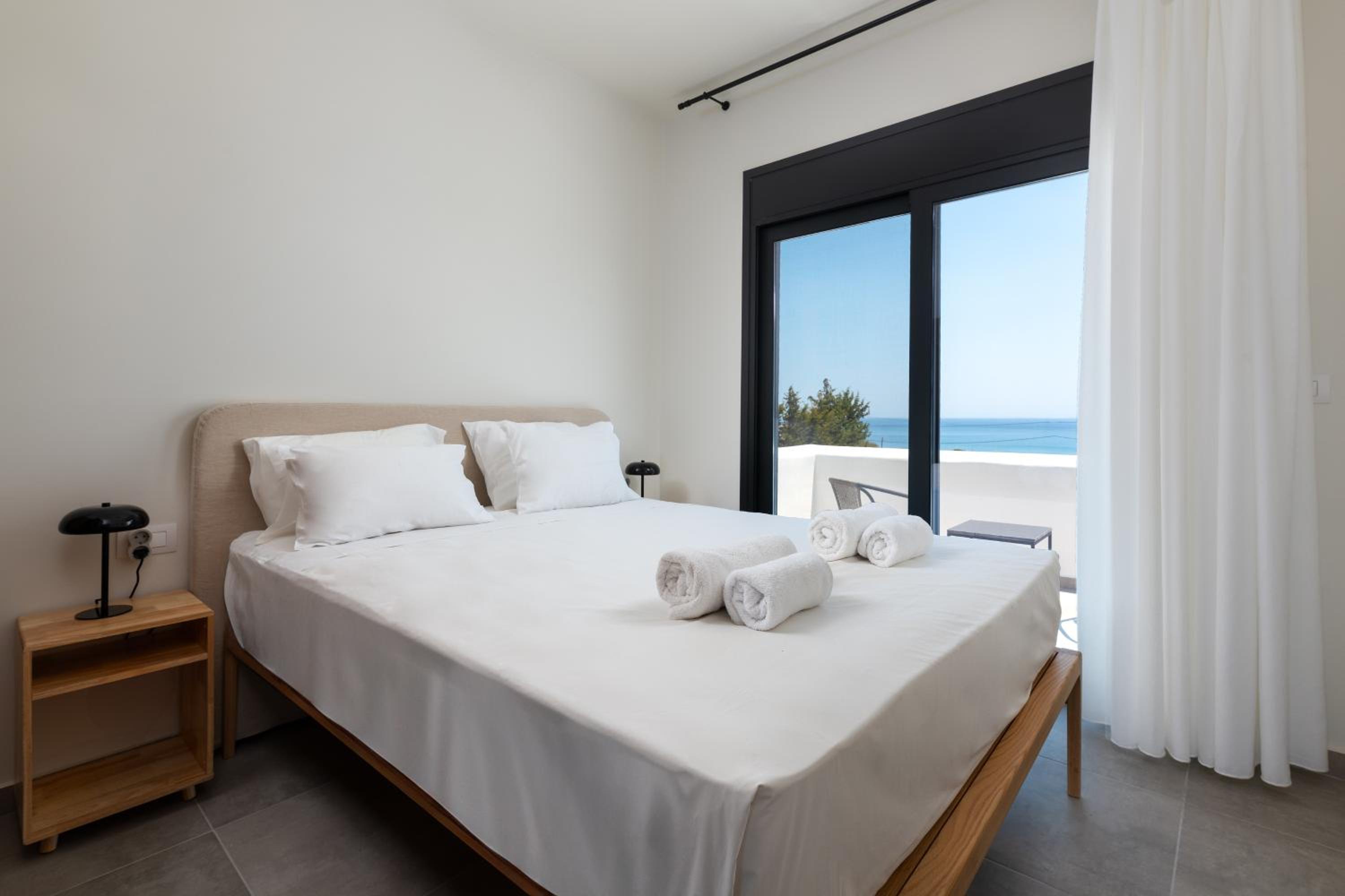 Elixir Vacation Houses en Gennadi — bedroom