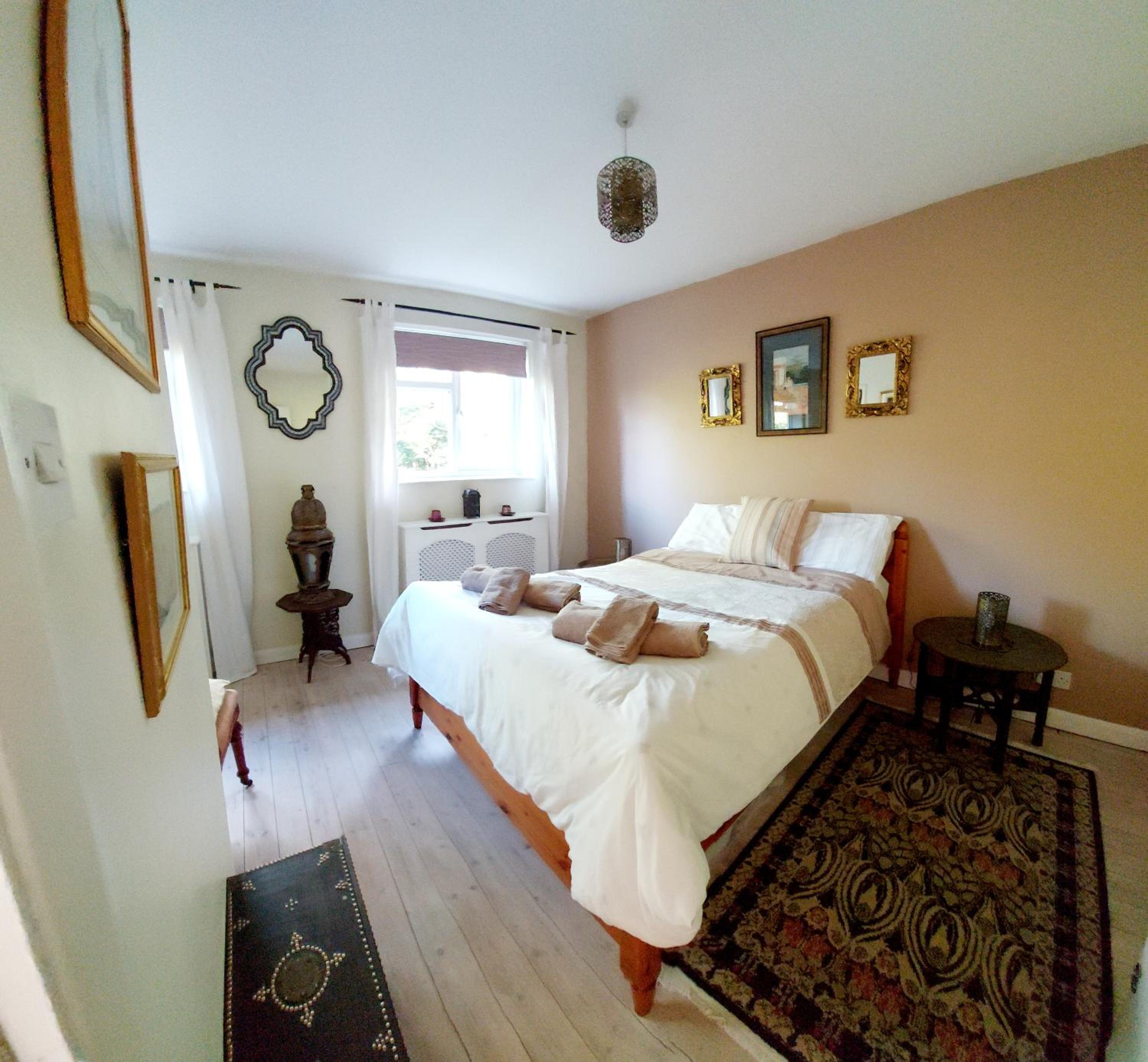 Oriental, 2 Double Bedroom Flat, Royal Greenwich, SE London