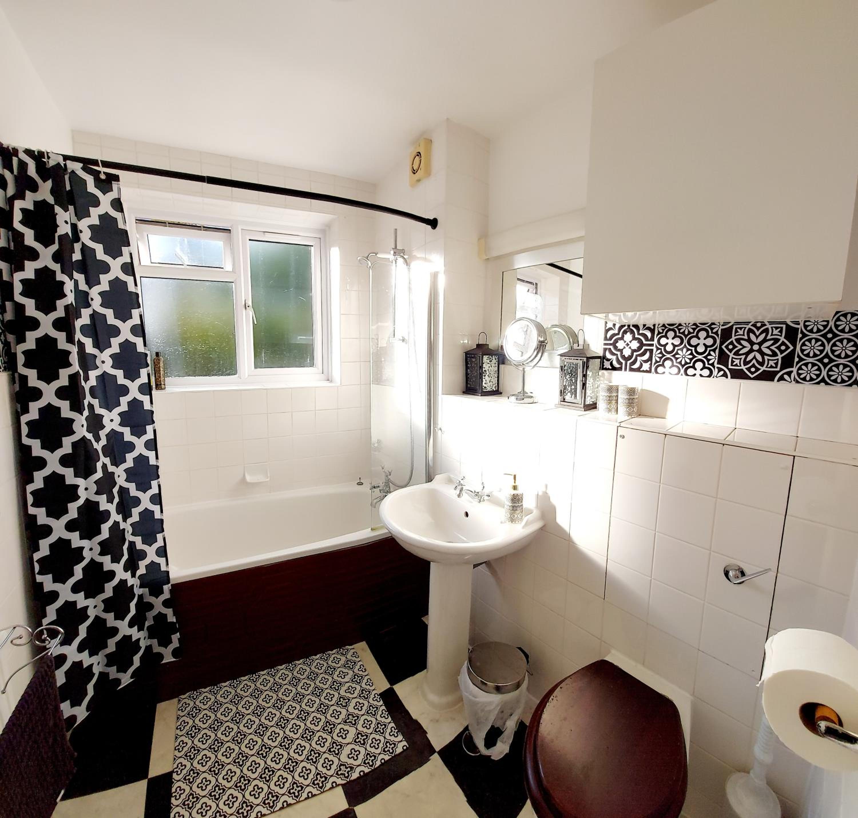 Oriental, 2 Double Bedroom Flat, Royal Greenwich, SE London