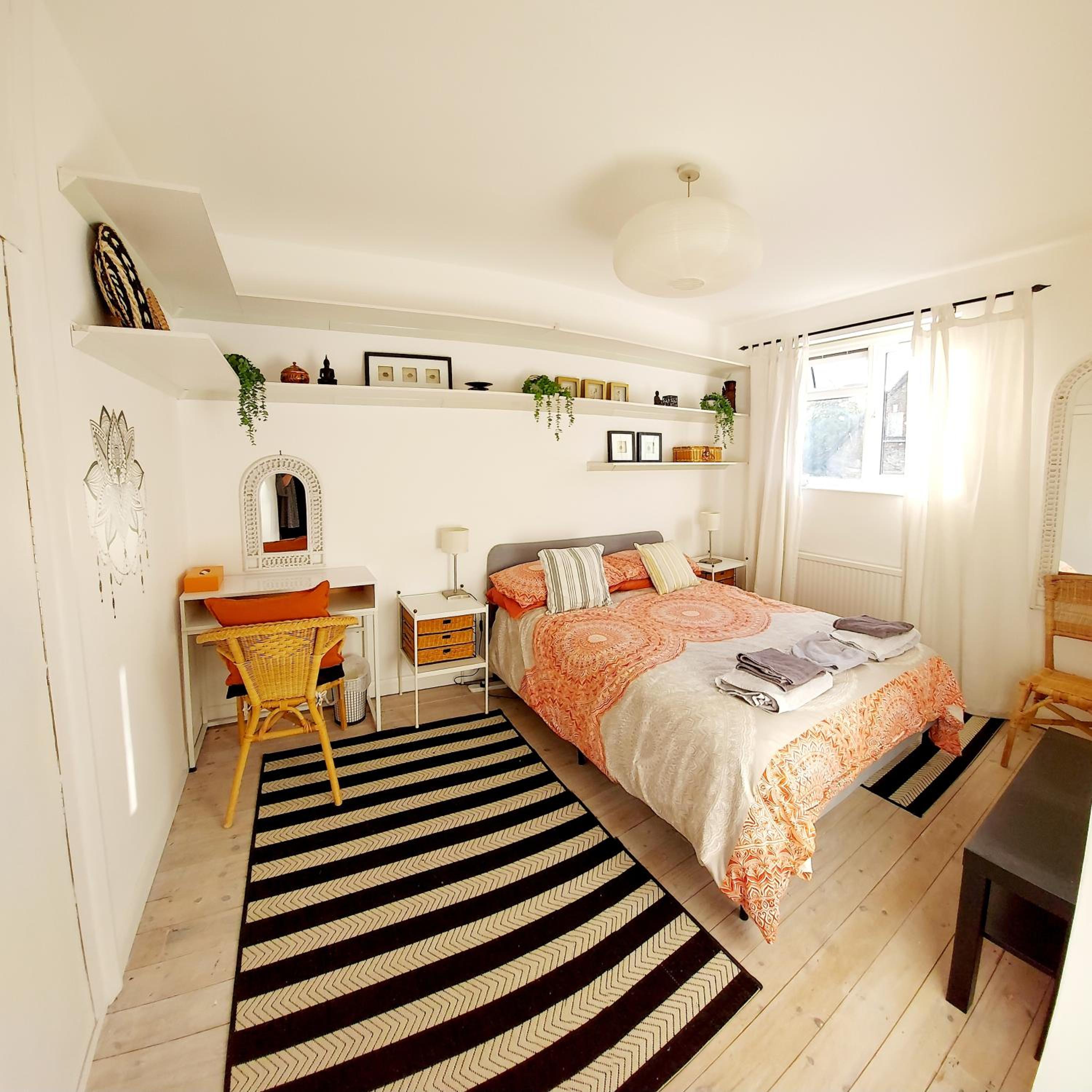 Oriental, 2 Double Bedroom Flat, Royal Greenwich, SE London