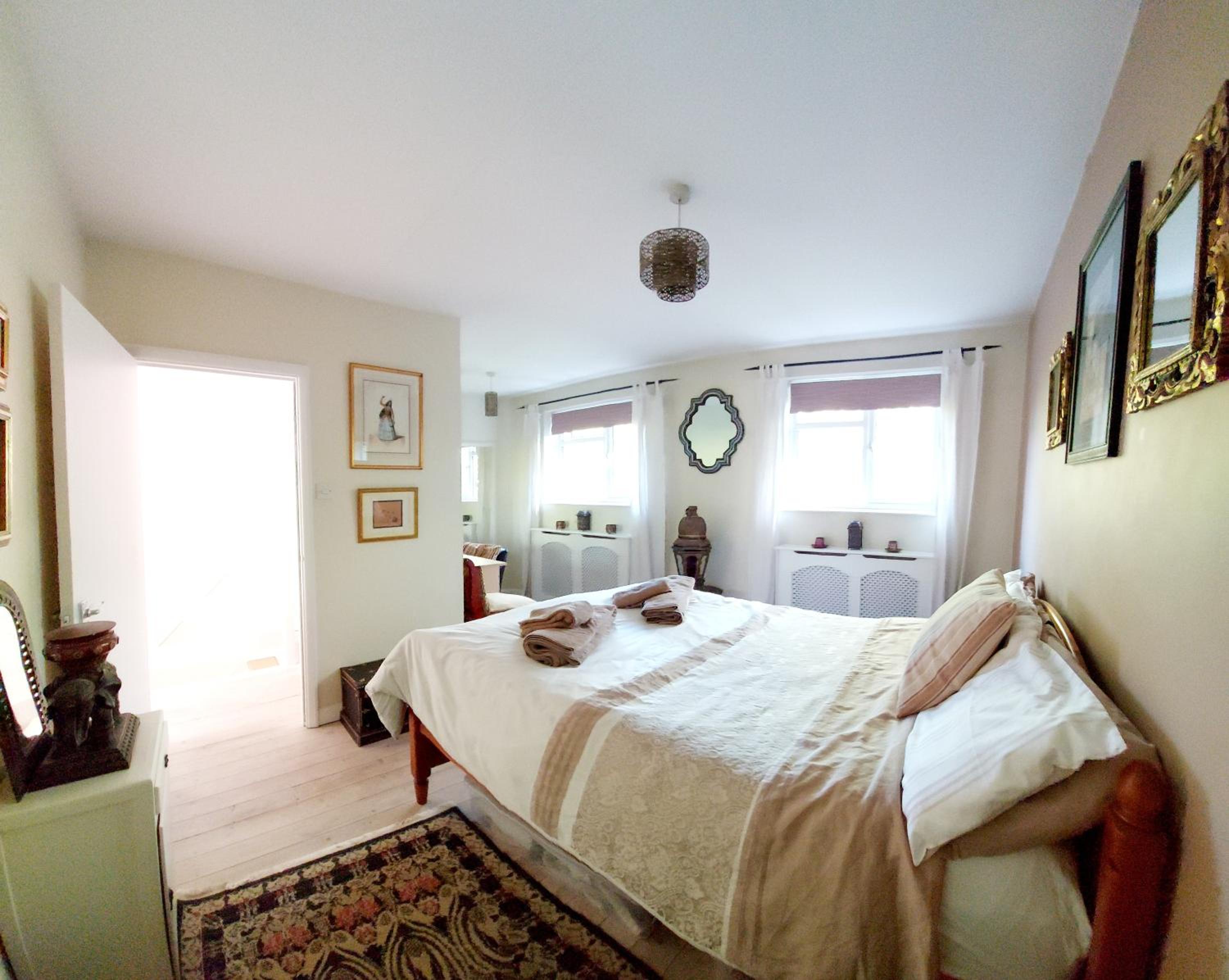 Oriental, 2 Double Bedroom Flat, Royal Greenwich, SE London