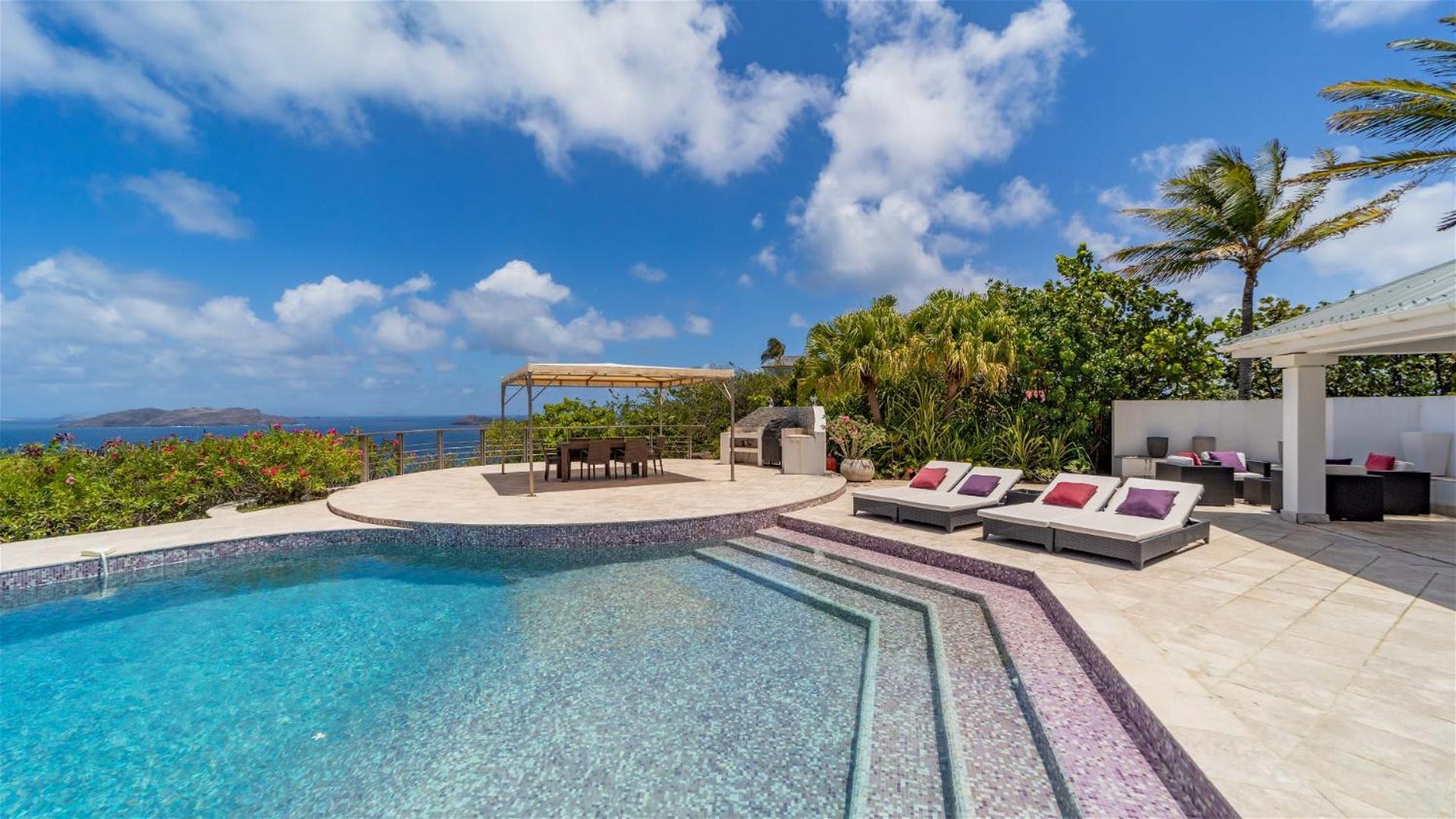 Ideally Located Bright Villa
