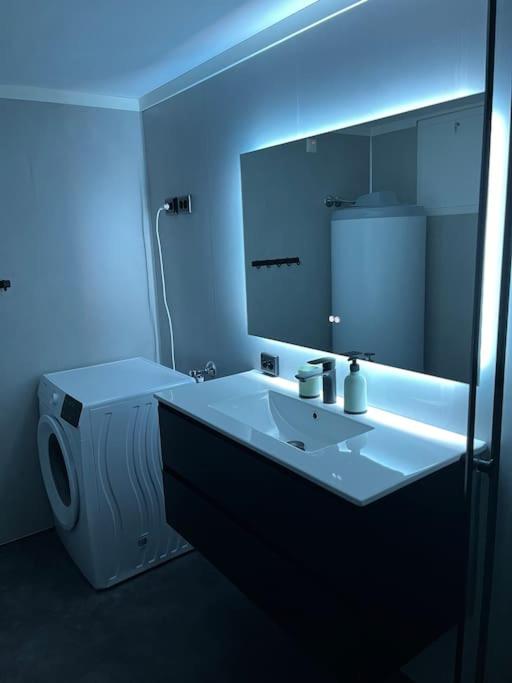 Apartment in Lofoten, near Viking museum and Unstad beach