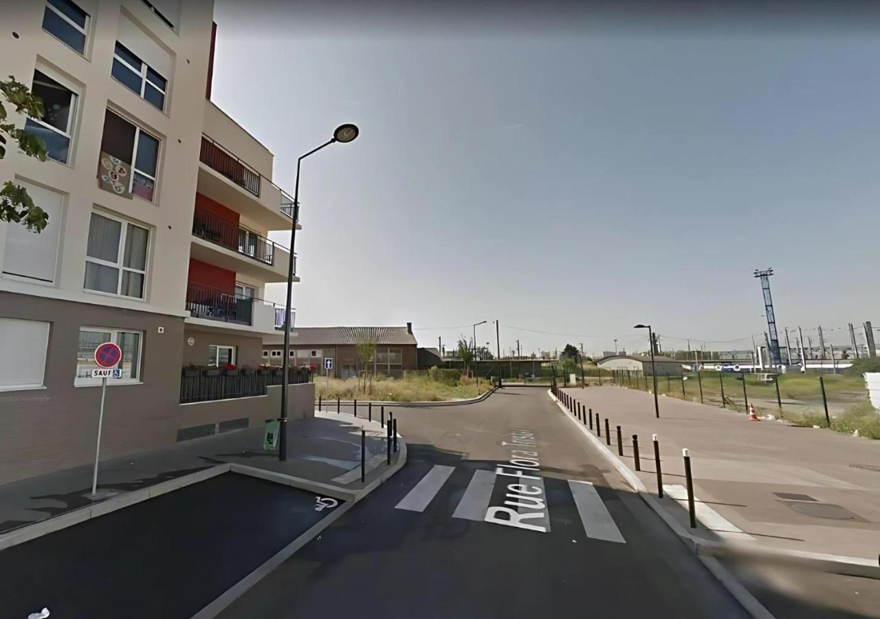 Live Like a Local Stylish 2BR with Balcony & Parking