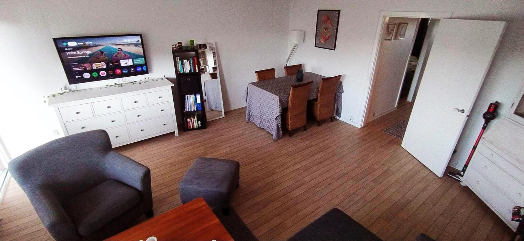 Sunny, spacious, and quiet apt view 3