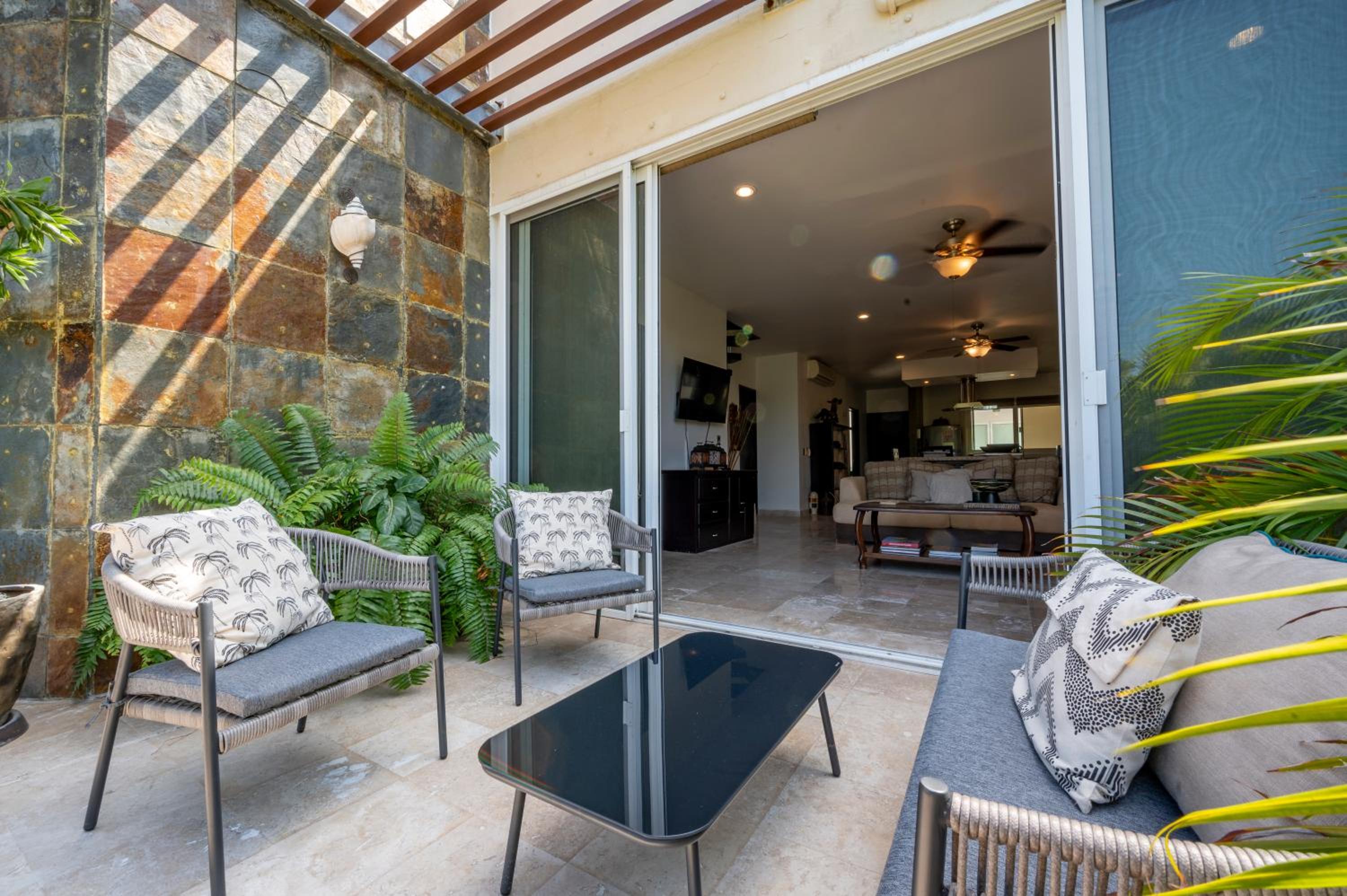 Spacious & Serene PENTHOUSE with Rooftop, Jungle Views, PRIME LOCATION Steps to Beach & 5th Ave view 4