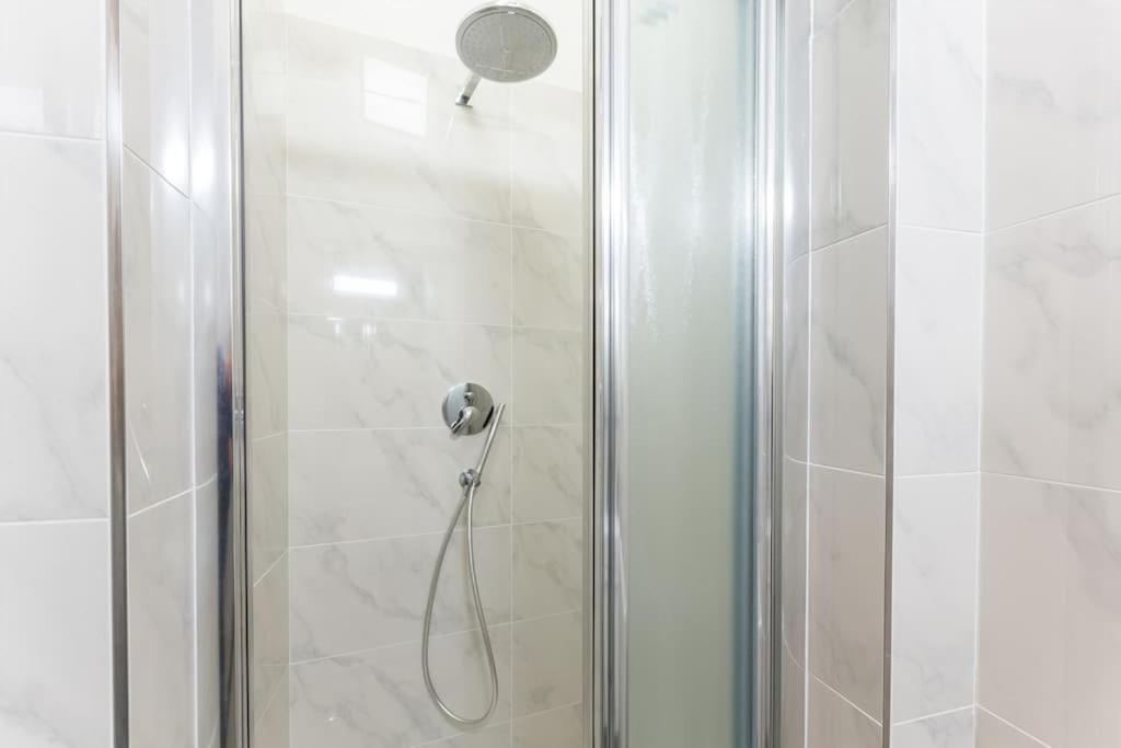 Prague Days - Three-bedroom Apartment with Balcony