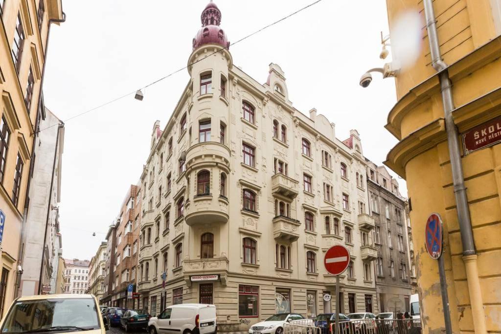 Prague Days - Three-bedroom Apartment with Balcony