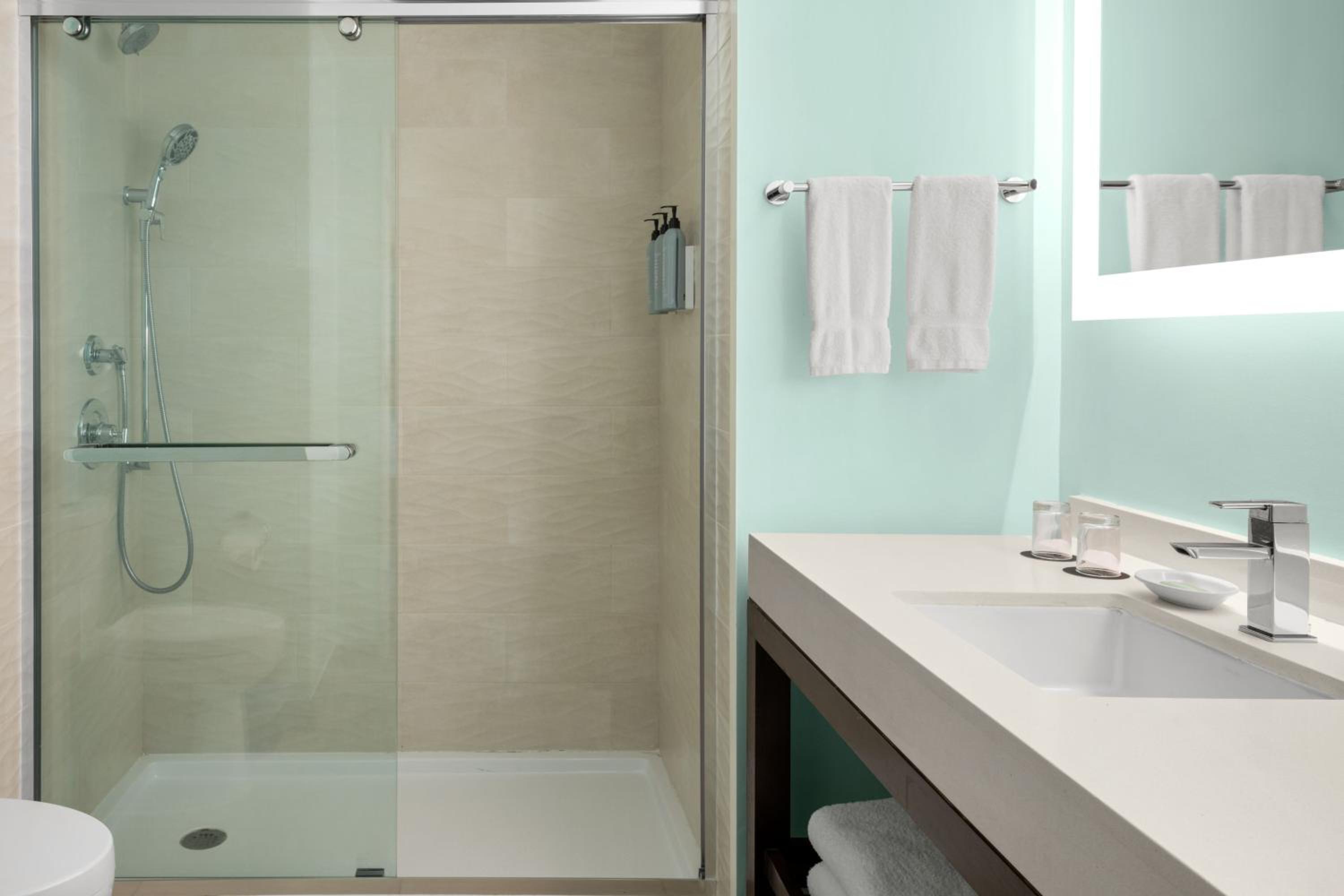 Nassau - Paradise Island Vacations - Courtyard by Marriott Nassau Downtown/Junkanoo Beach - Property Image 12