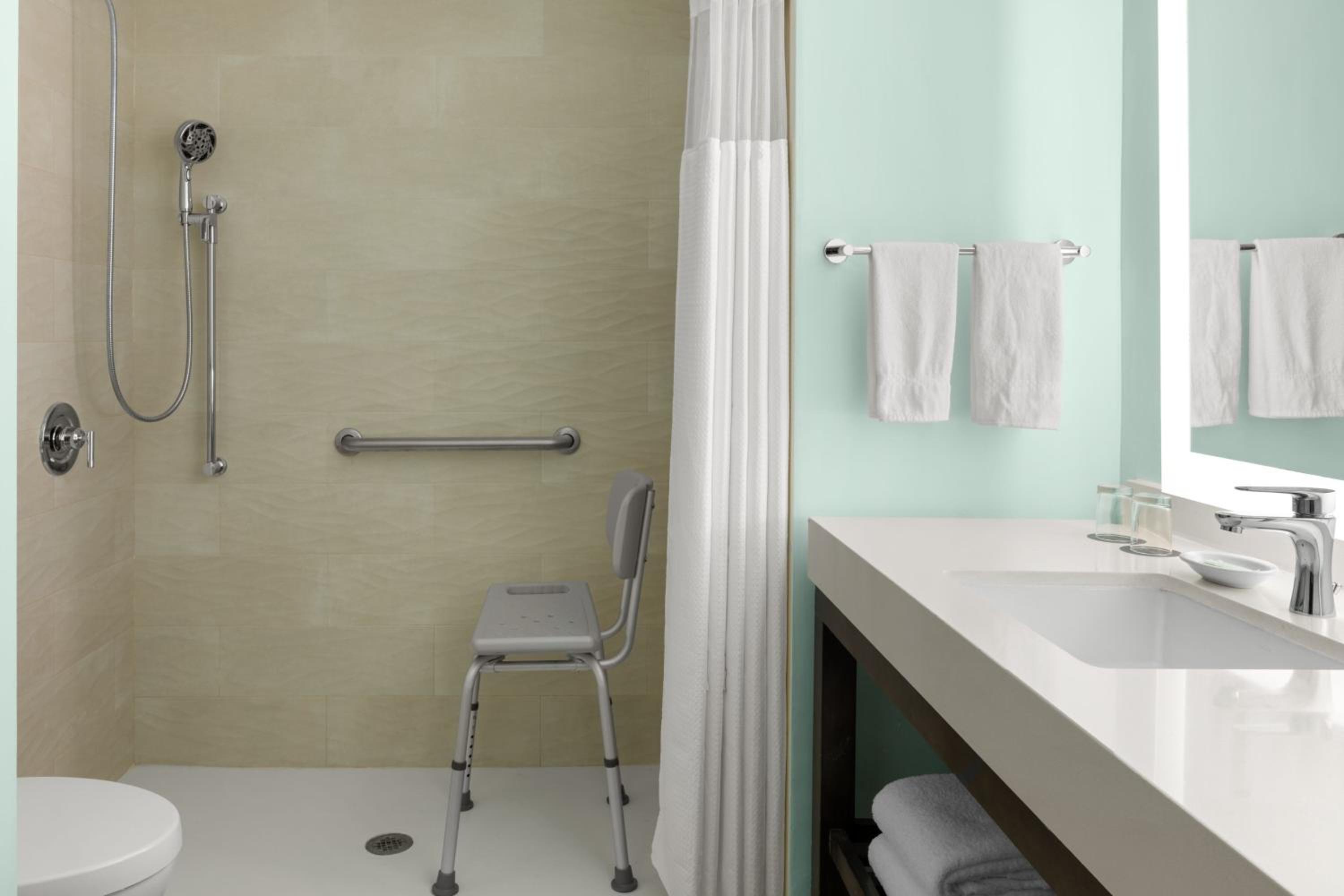 Nassau - Paradise Island Vacations - Courtyard by Marriott Nassau Downtown/Junkanoo Beach - Property Image 13