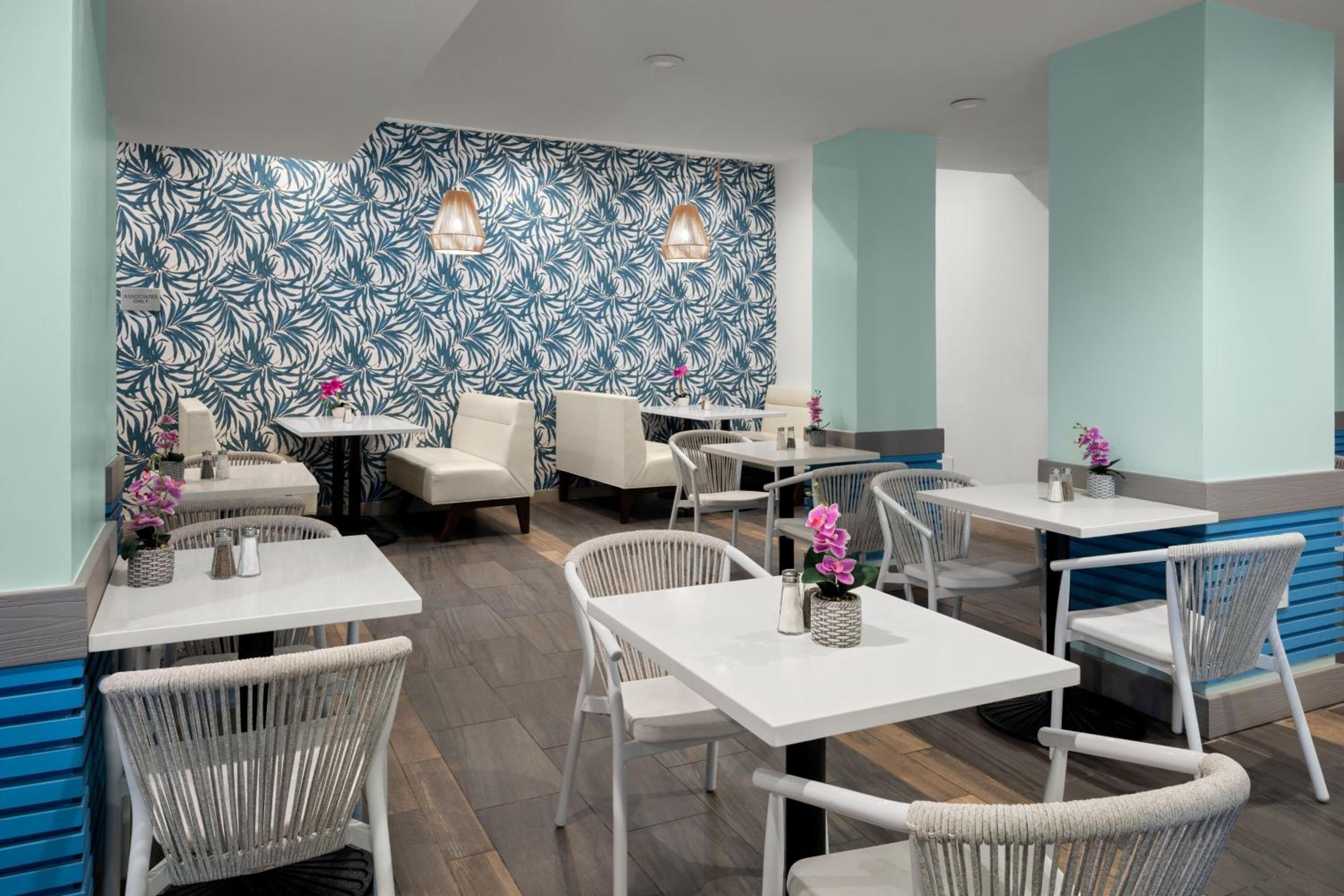 Nassau - Paradise Island Vacations - Courtyard by Marriott Nassau Downtown/Junkanoo Beach - Property Image 28